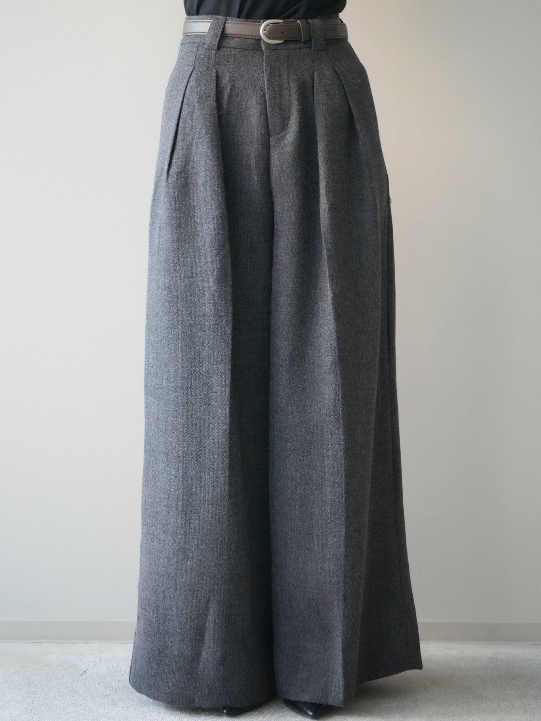 [予約]ウールタッチベルト付ワイドパンツ/charcoal
