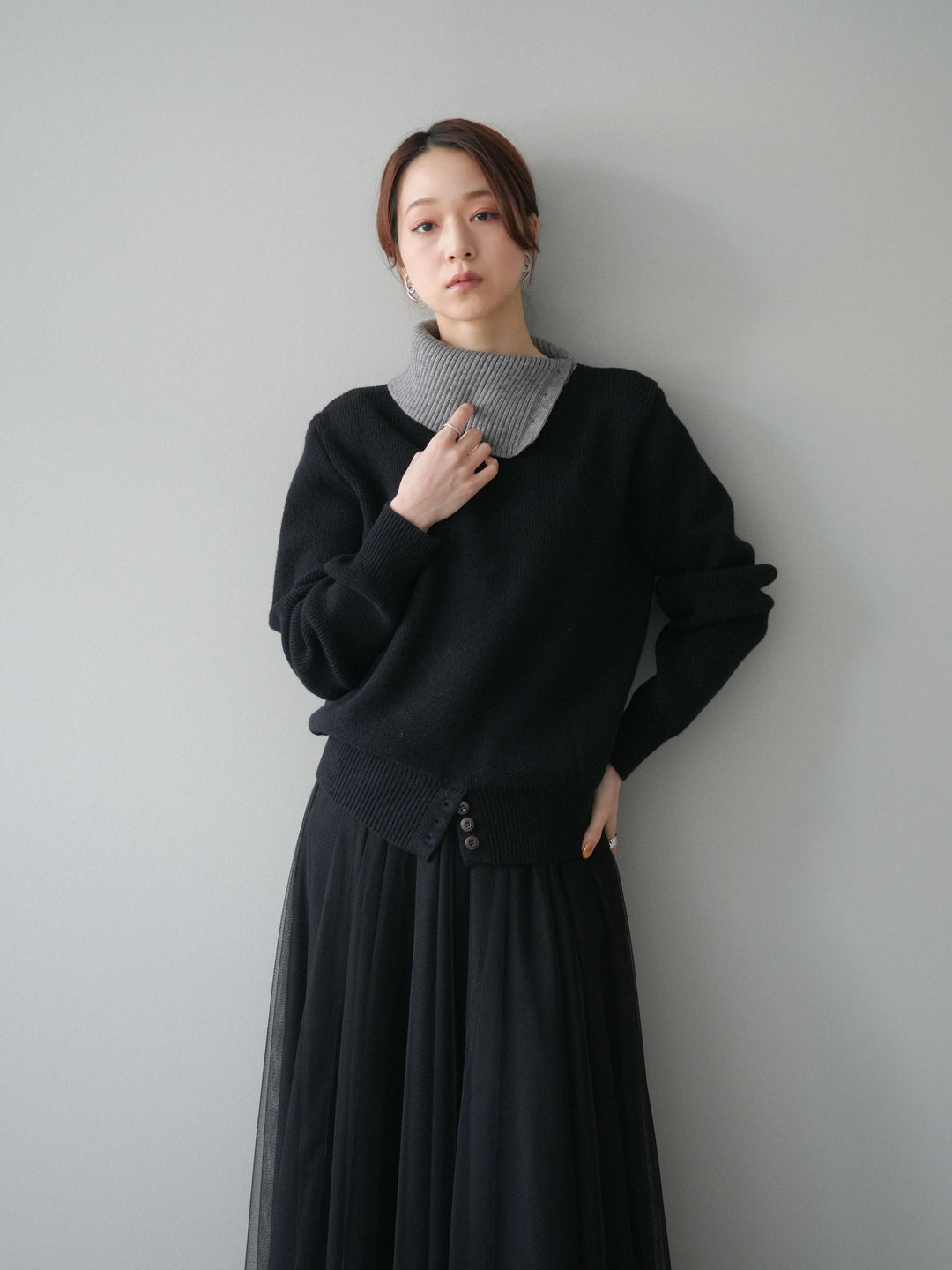 [予約]デザインネックバイカラーニットプルオーバー/black