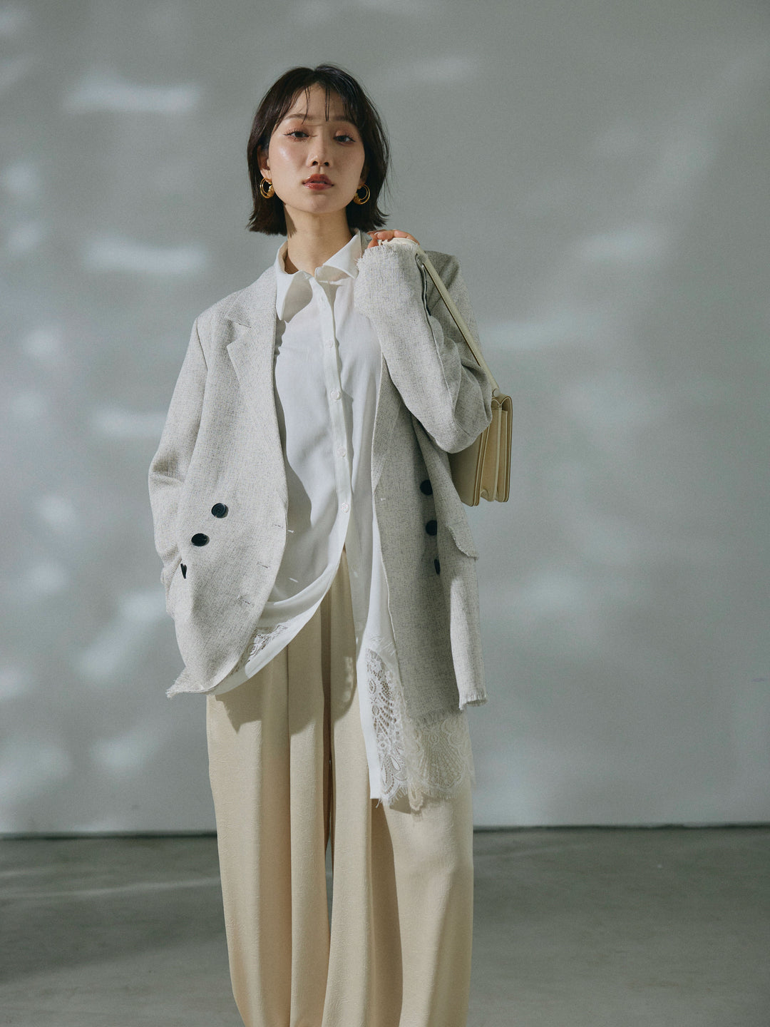 【Allure】[SET]スラブツイードフリンジテーラージャケット+裾レースポプリンシャツ+ワッシャーサテンタックジョガーパンツ(3set)