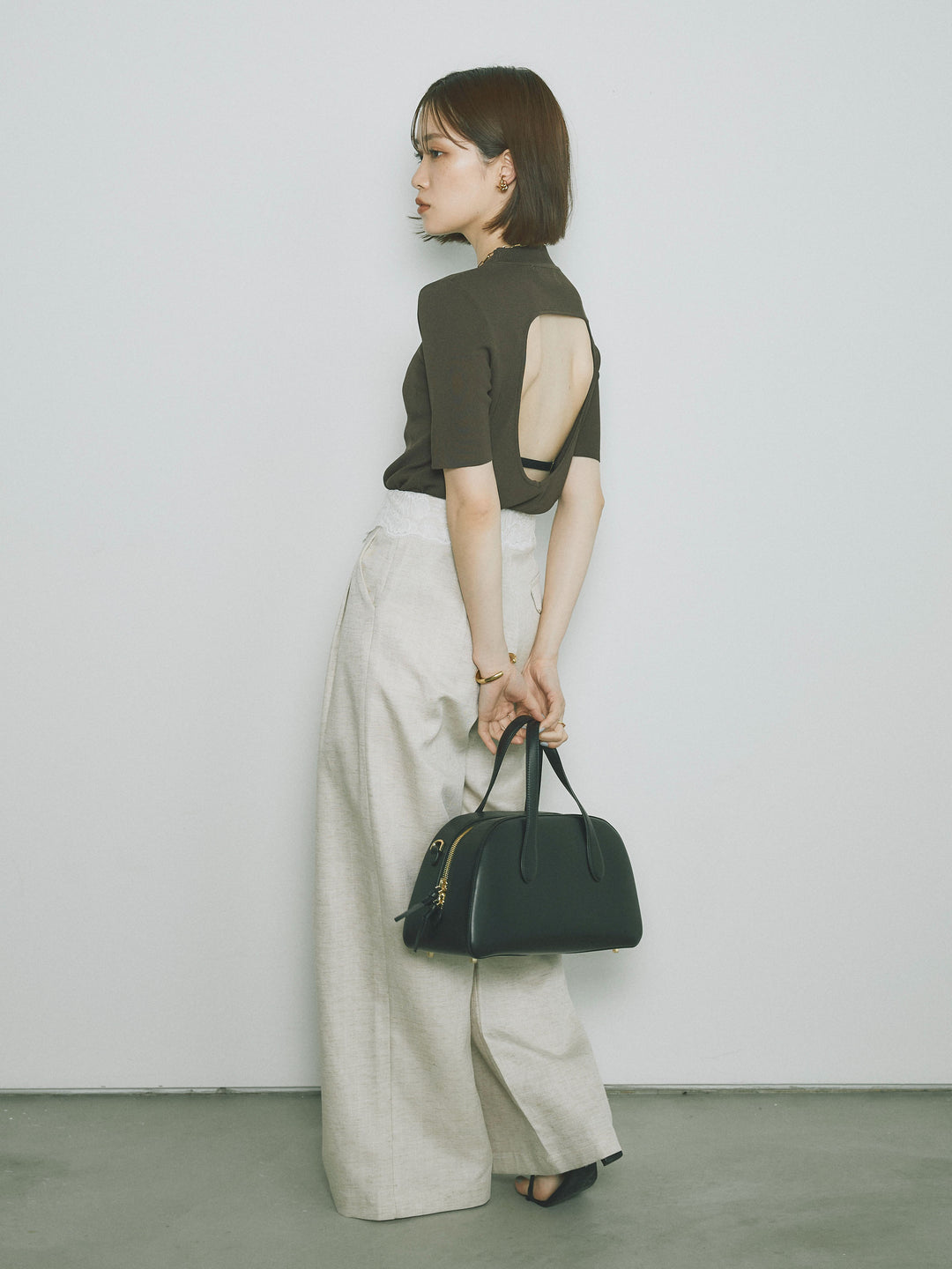 [預訂] 後開人造絲針織上衣/棕色