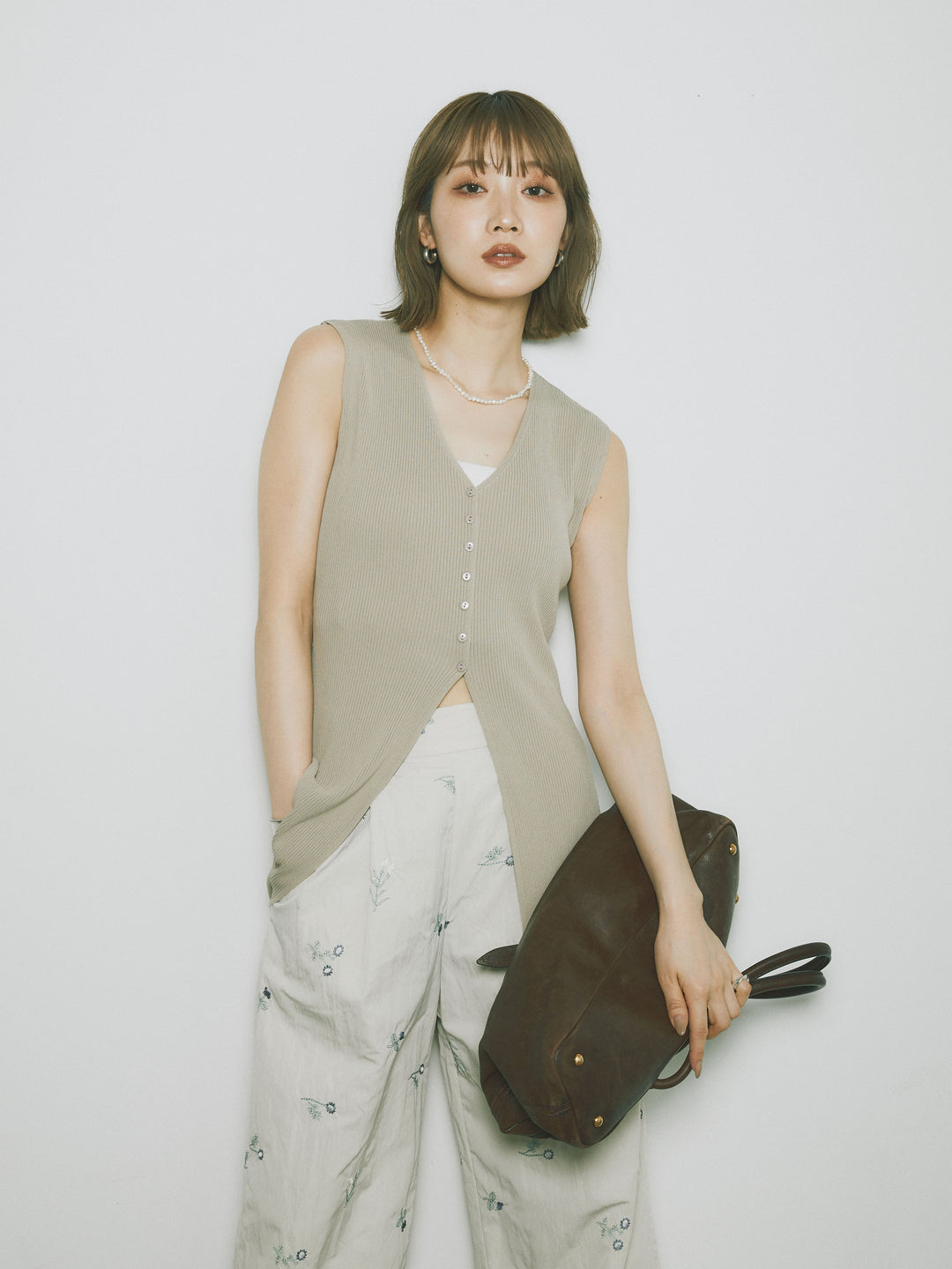 [予約]フロントスリットリブシェイプニットトップス/ベージュ