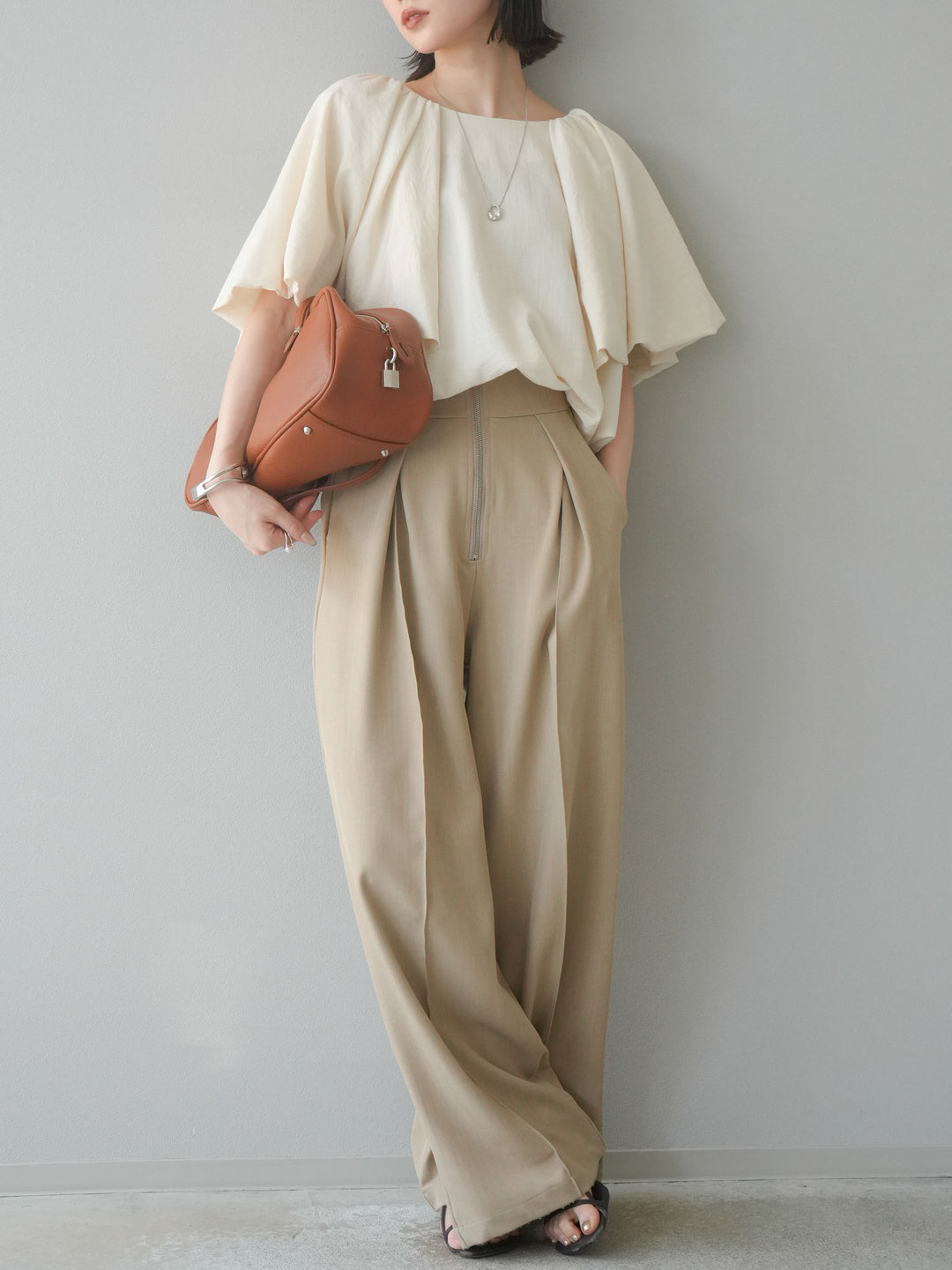 [SET] 燈籠袖褶襉設計上衣 + 拉鍊褶襉寬褲 (2 套)