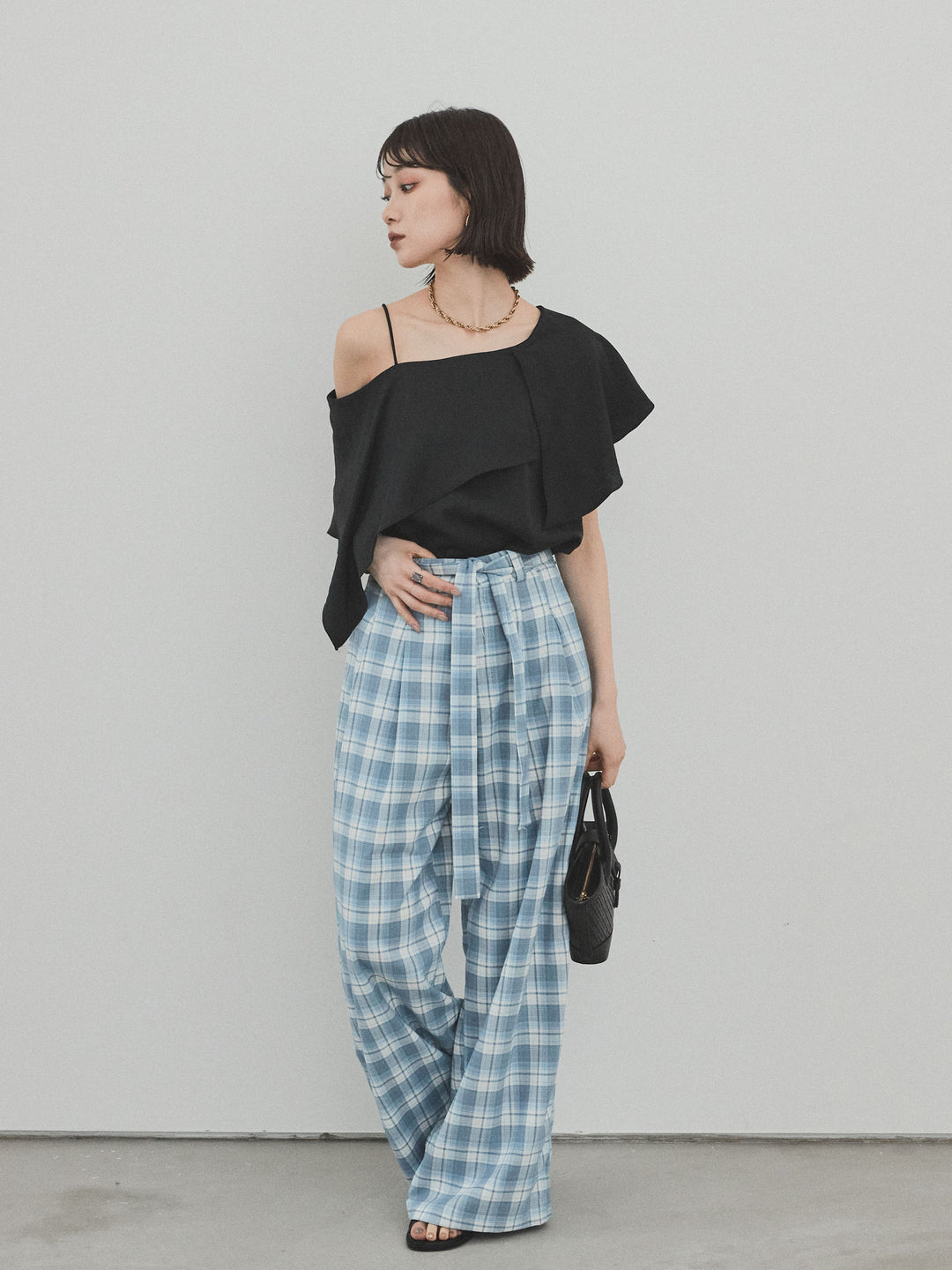 [SET]ワンショルラッフルブラウス+チェック柄ワイドパンツ(2set)