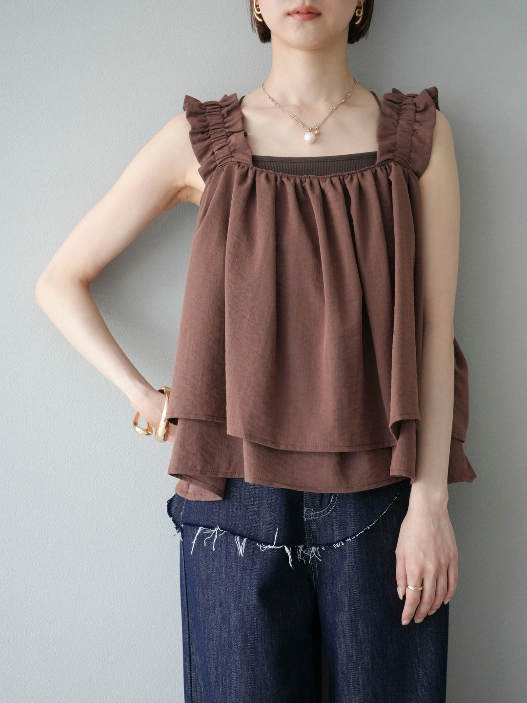 [SET] 縮肩喇叭背心 + 臀部設計牛仔褲 (2 件套)