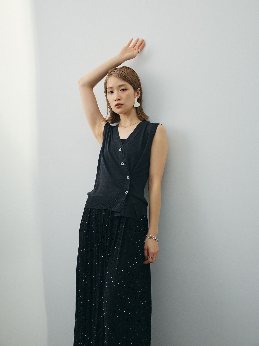 [予約]クールタッチ2WAYデザインニットベスト/チャコール