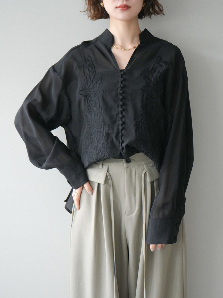 [予約]フロントコードエンブロイダリーブラウス/black