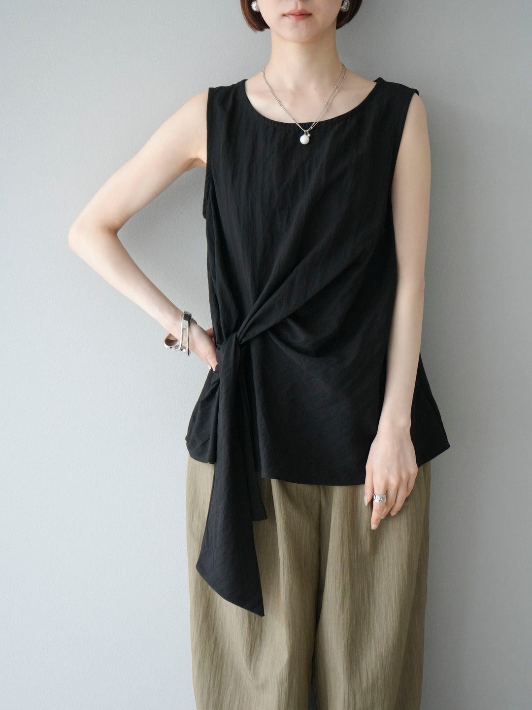[SET] 前裹式無袖上衣+麻質下擺回型寬褲（2件組）