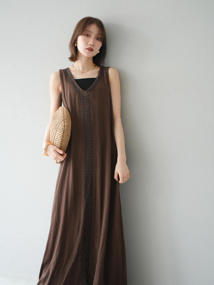 [予約]刺繍Vネックワンピース/ブラウン