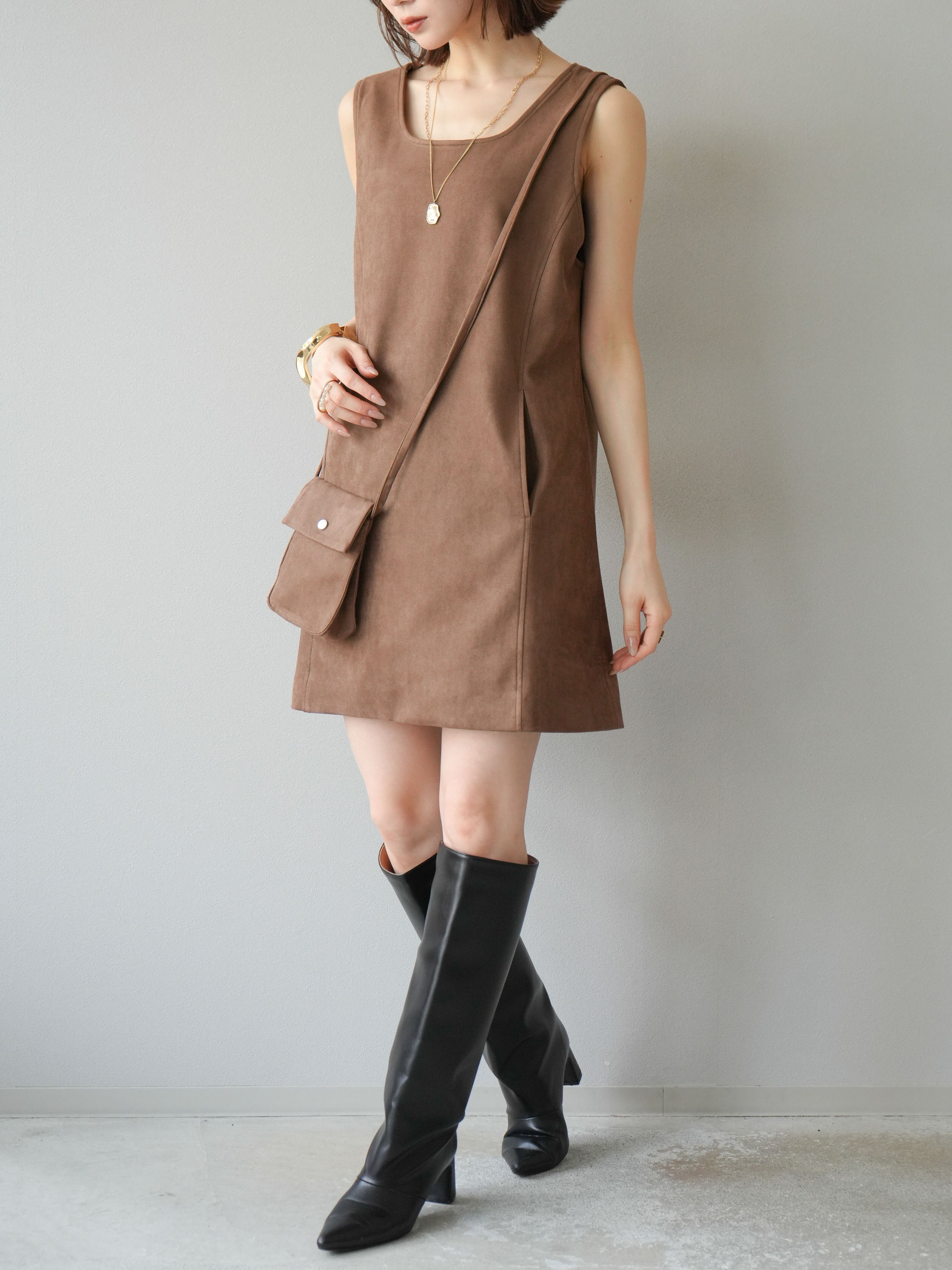 予約]ショルダーポーチ付スウェードミニワンピース/ブラウン – Lumier