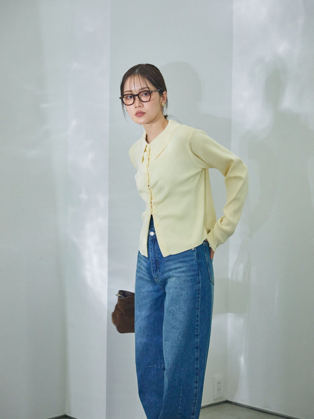 【Allure】[SET]襟付きギャザーニットカーディガン+アシメカーブデニムパンツ(2set)