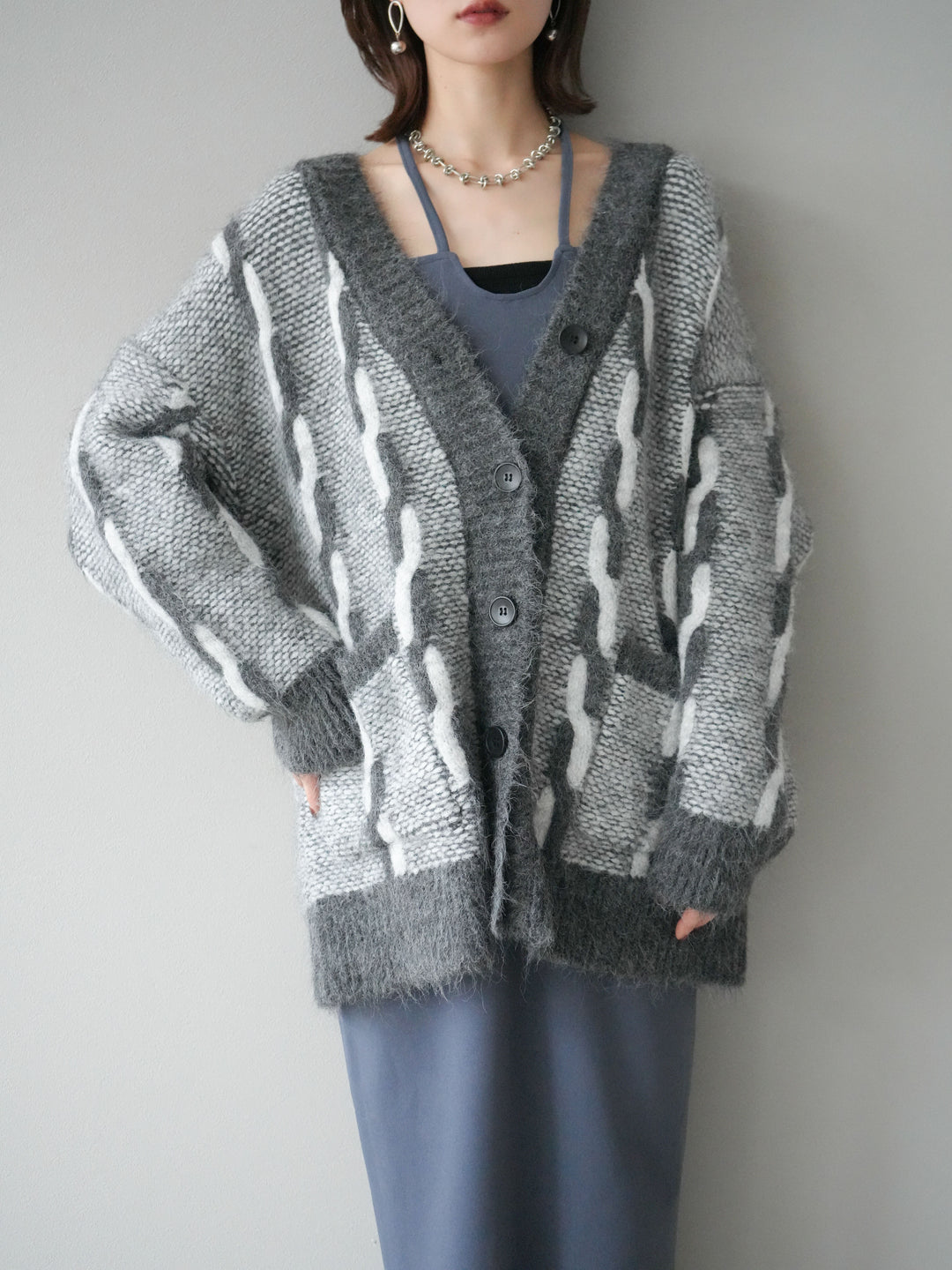 [予約]バイカラー編み込みデザインニットカーディガン/グレー