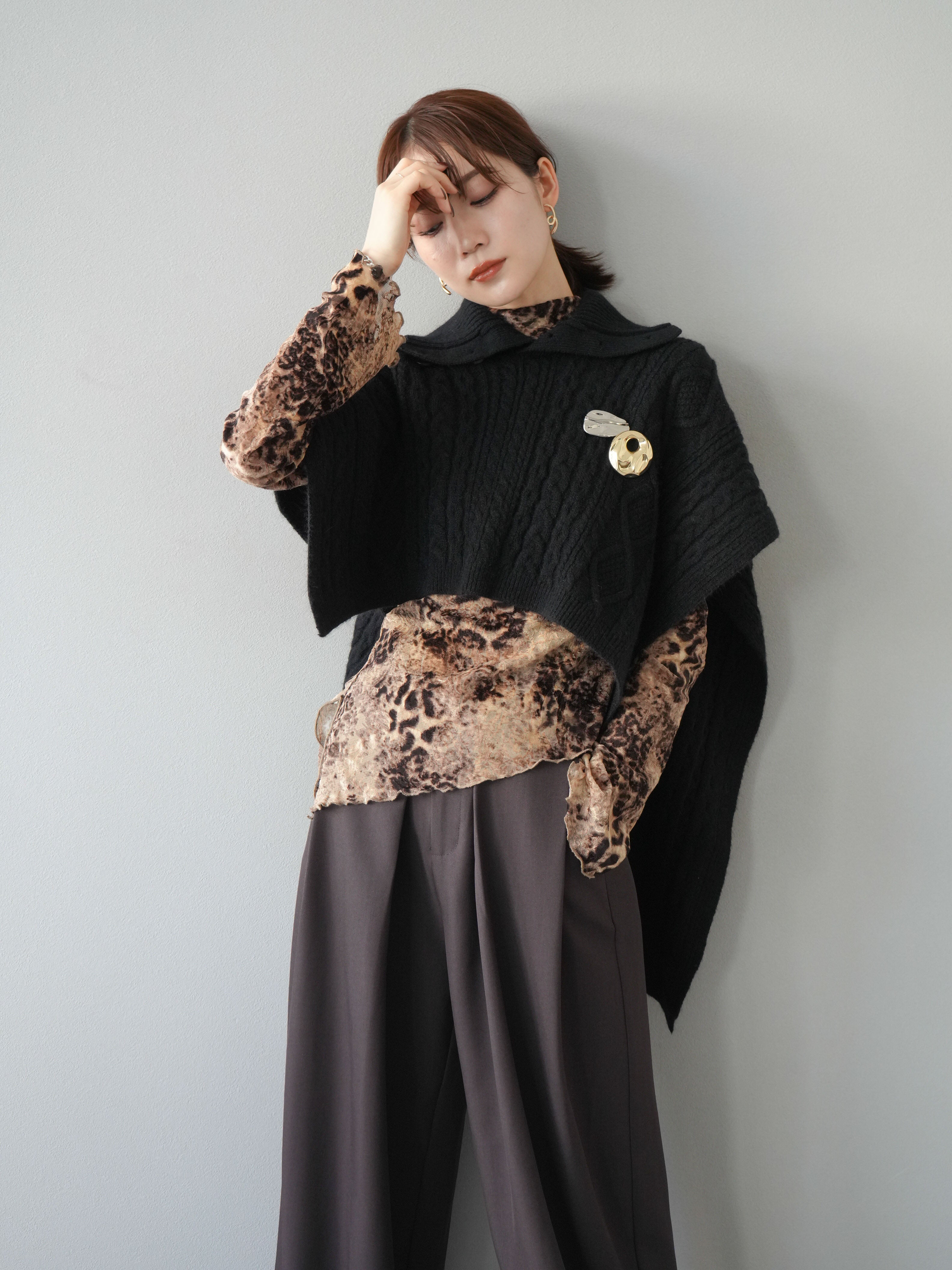 予約]ケーブル編みニットケープ/ブラック – Lumier