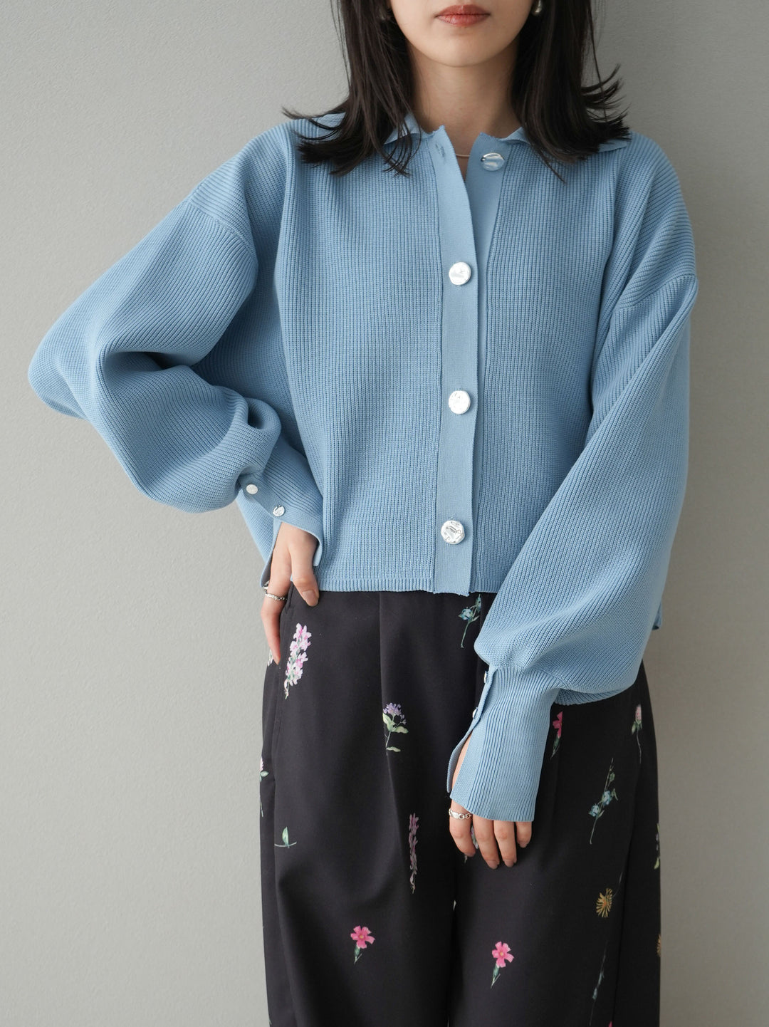 [SET]ボリュームスリーブポロニットカーディガン+フラワーアートプリントタックパンツ(2set)