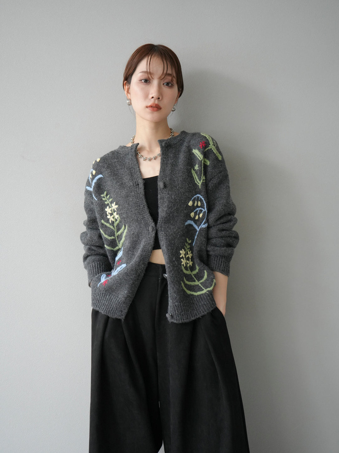 【預購】花朵刺繡針織開襟衫/炭灰色
