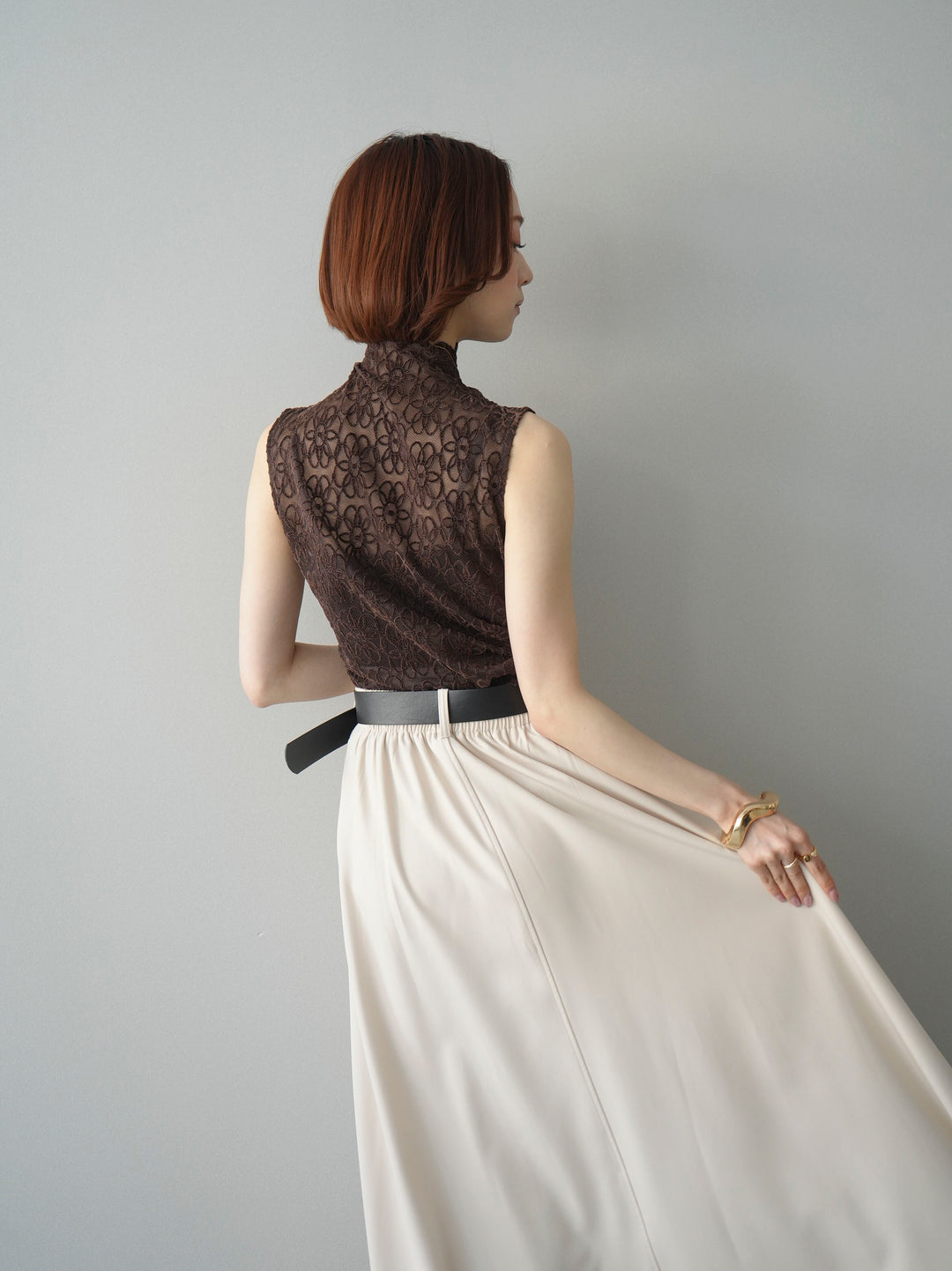 [予約]ノースリーブプチネックフラワージャガードトップス/brown