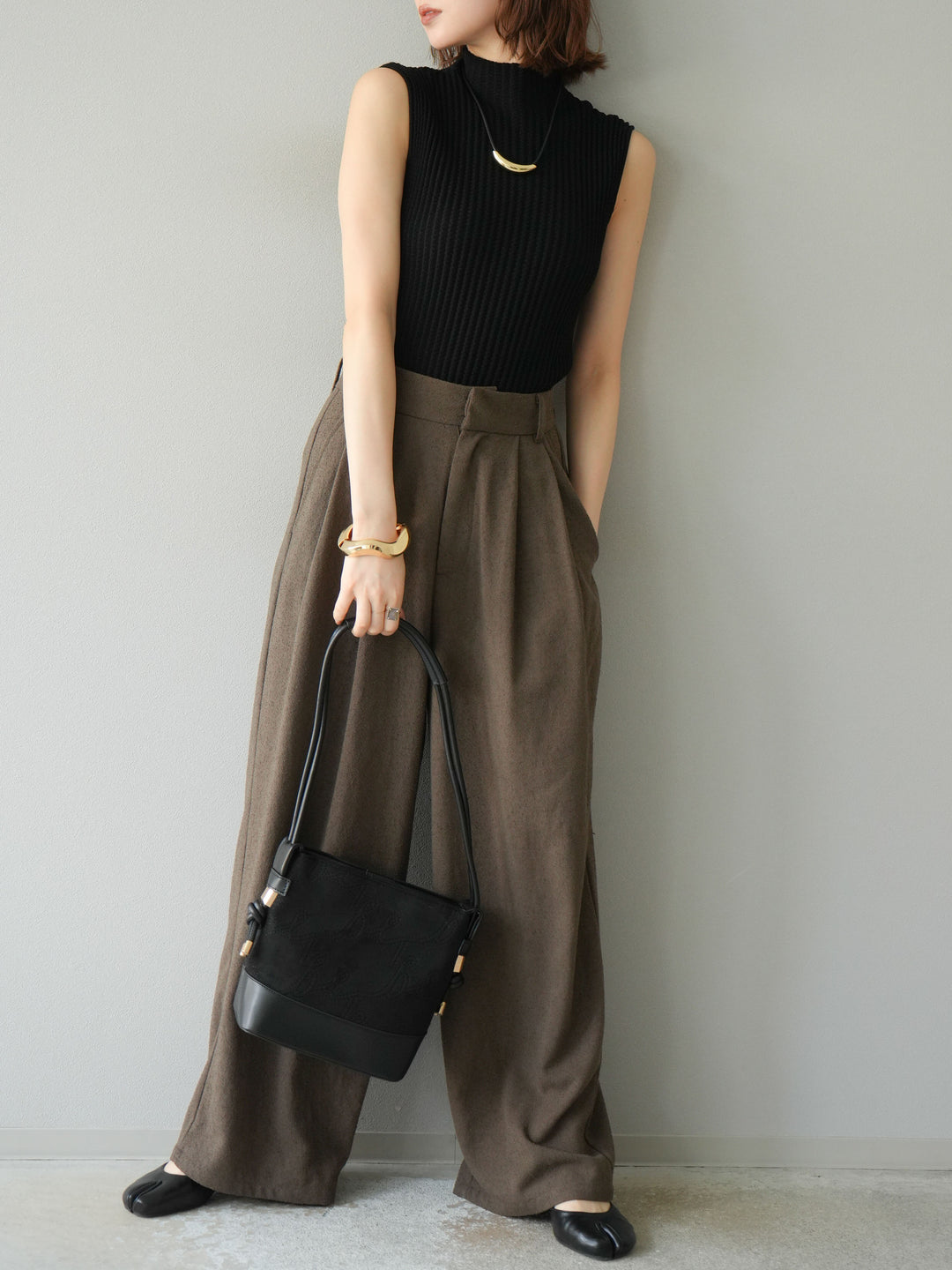 [予約]ボトルネックワッフル編みノースリーブニットトップス/ブラック