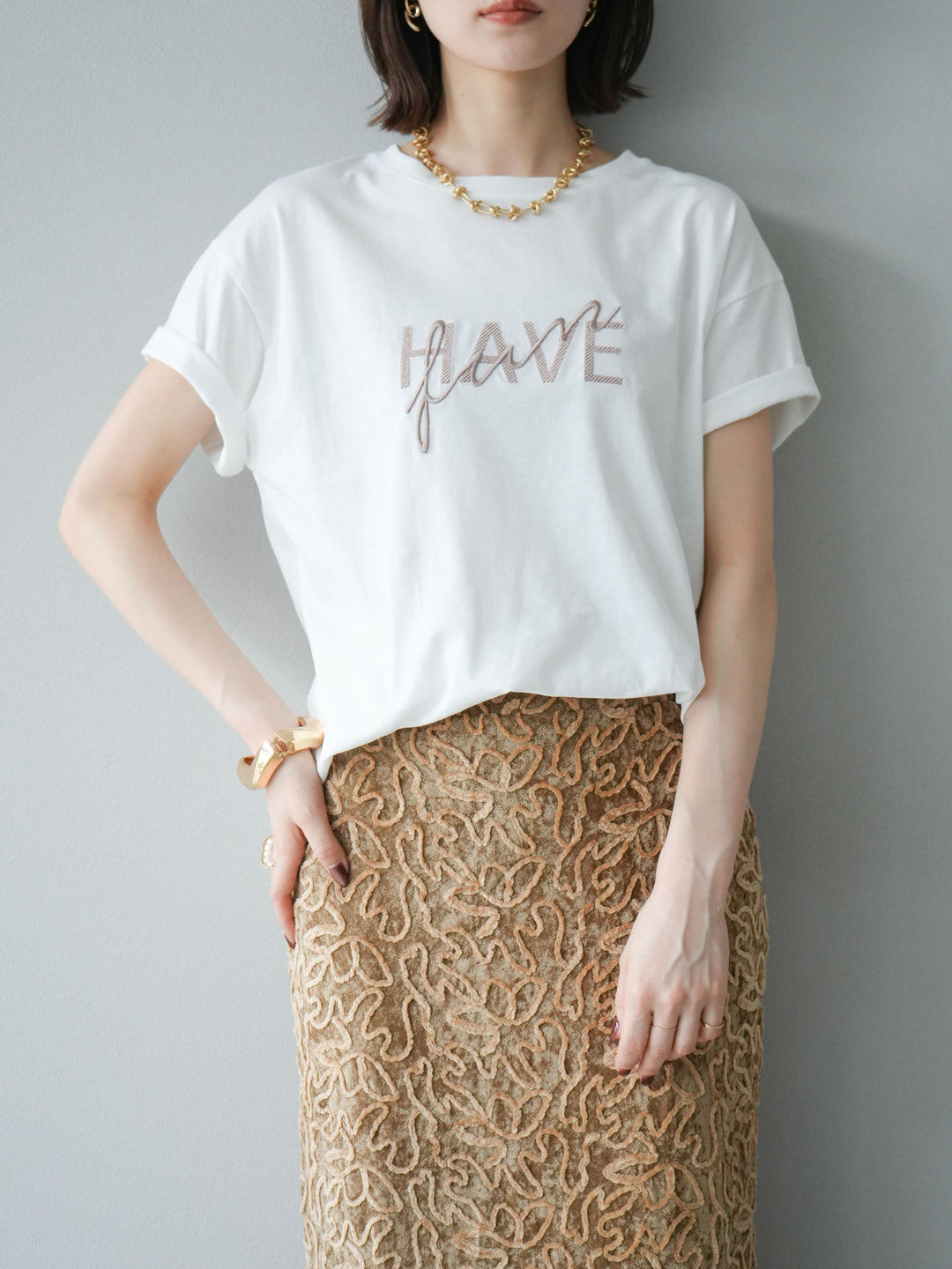 [予約]デザインロゴ刺繍Tシャツ/オフホワイト