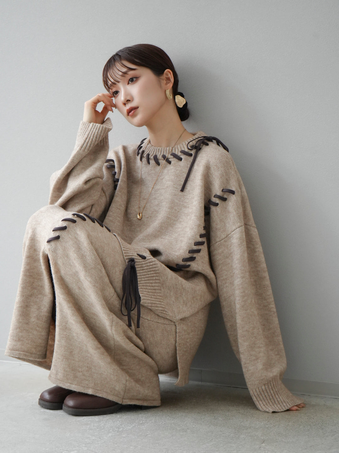 [Pre-order] Hand-stitched color-coordinated over-knit pullover/beige