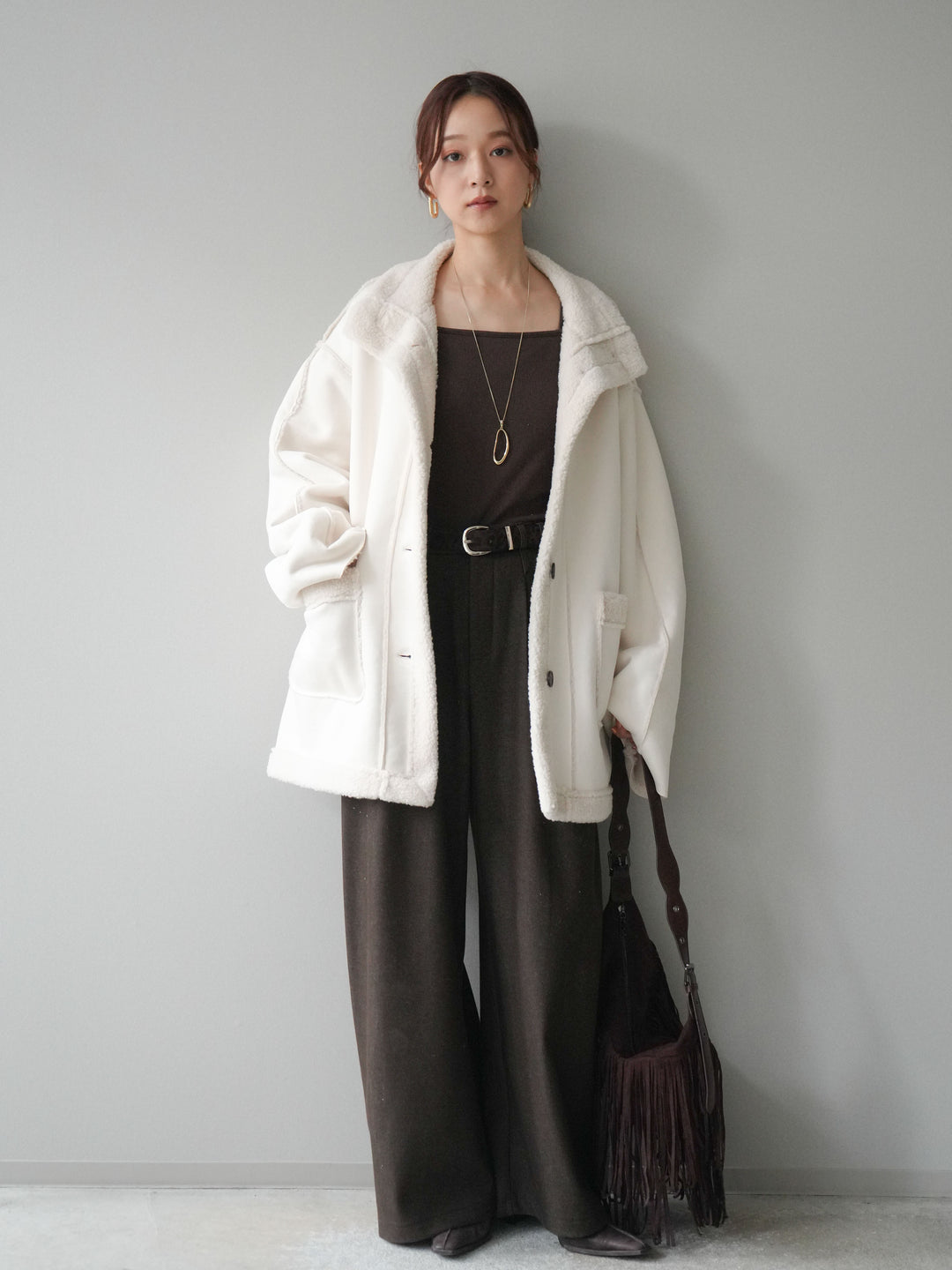 [SET]スタンドネックフェイクムートンミディアムコート+アニマル柄ベルト付きウールタッチワイドパンツ(2set)