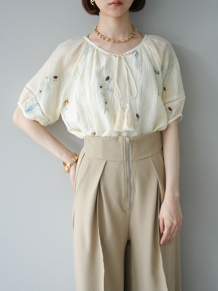 【預購】花朵刺繡半身襯衫/象牙白