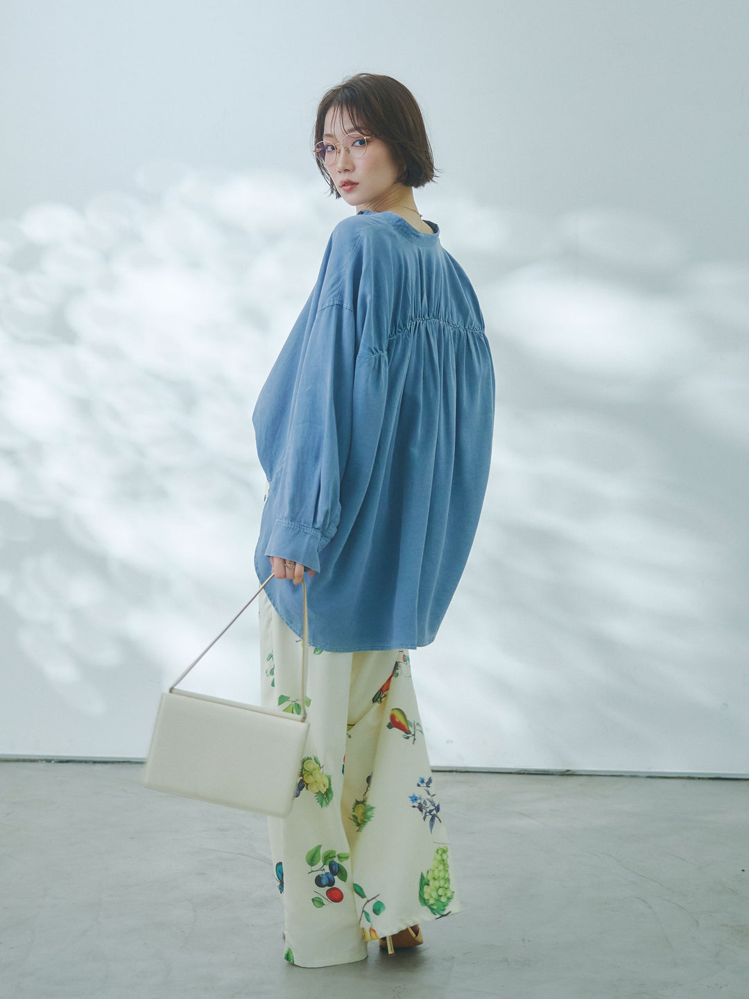 【Allure】[SET]テンセルデニムバックギャザーシャツ+ボタニカルプリントイージーパンツ(2set)