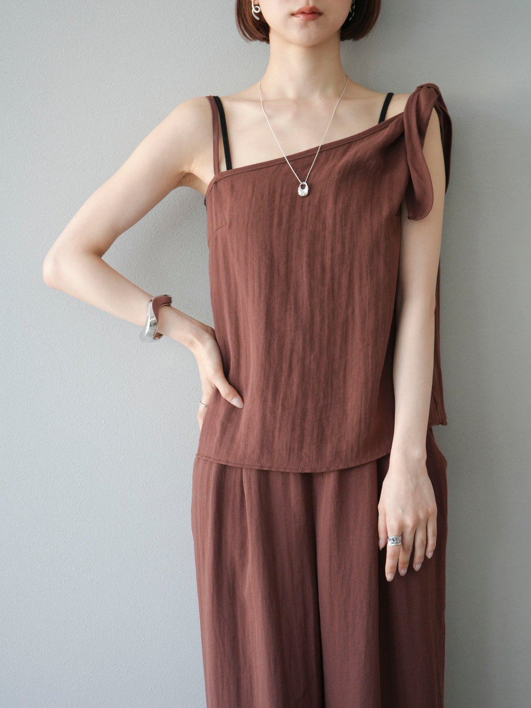 [SET]アシンメトリーショルダーデザイントップス＆ワイドパンツSET UP(2set)