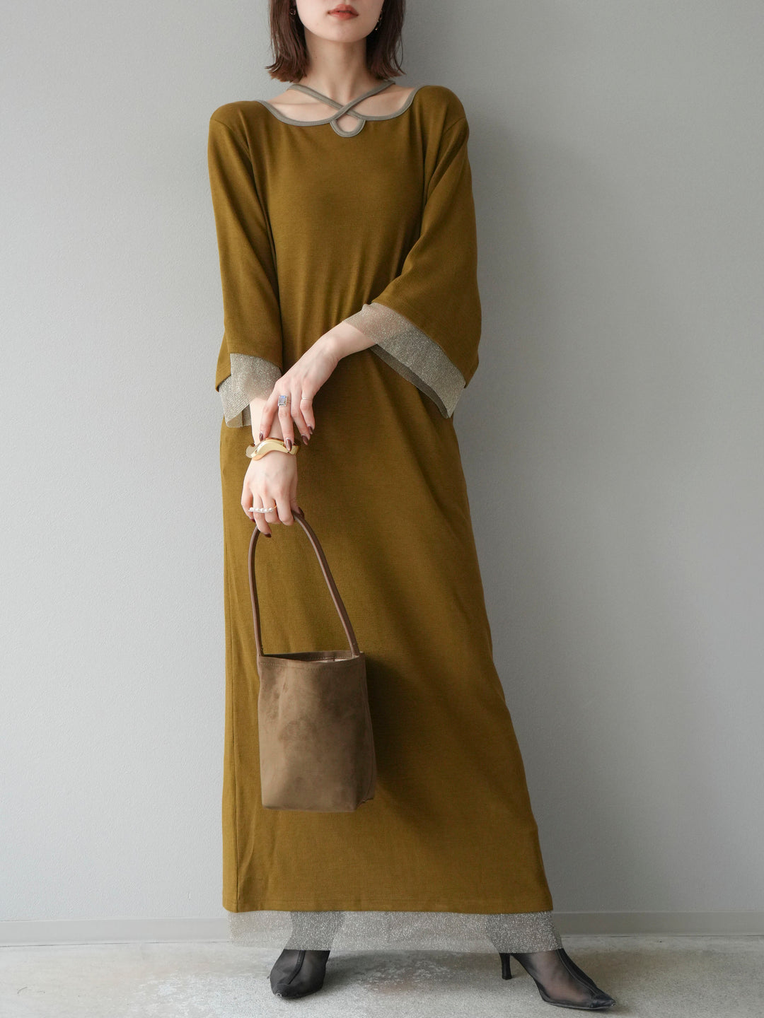 [予約]デザインネックラメシアー切替ニットワンピース/カーキ
