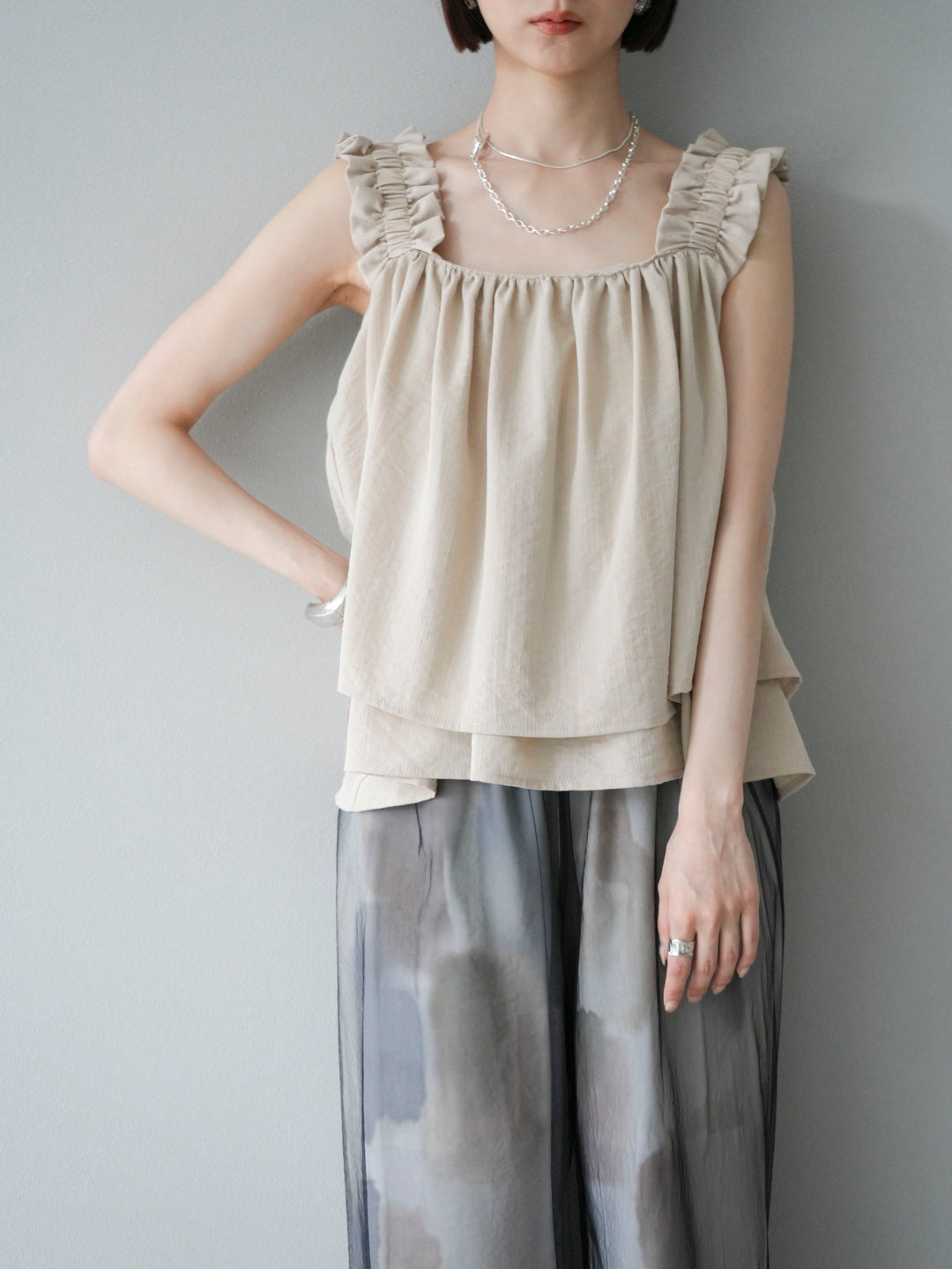 [SET] 縮肩喇叭背心 + 水彩藝術休閒褲 + 繩繡薄紗疊穿褲 (3 件套)