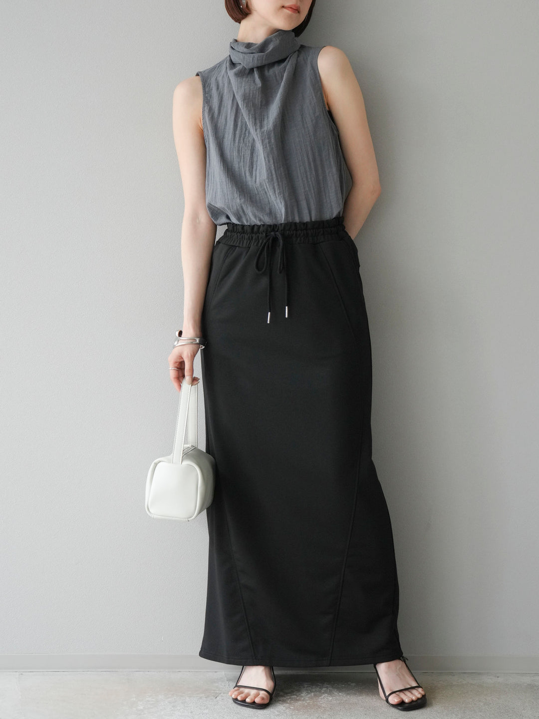 [SET] 後繫帶無袖上衣 + 運動長裙 (2set)