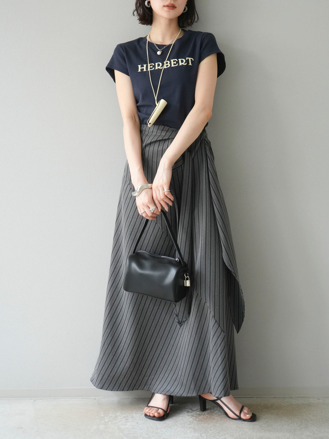 [SET]刺繍ロゴTシャツ＆レザーポーチネックレスSET +サイド巻きツイルスカート(2set)