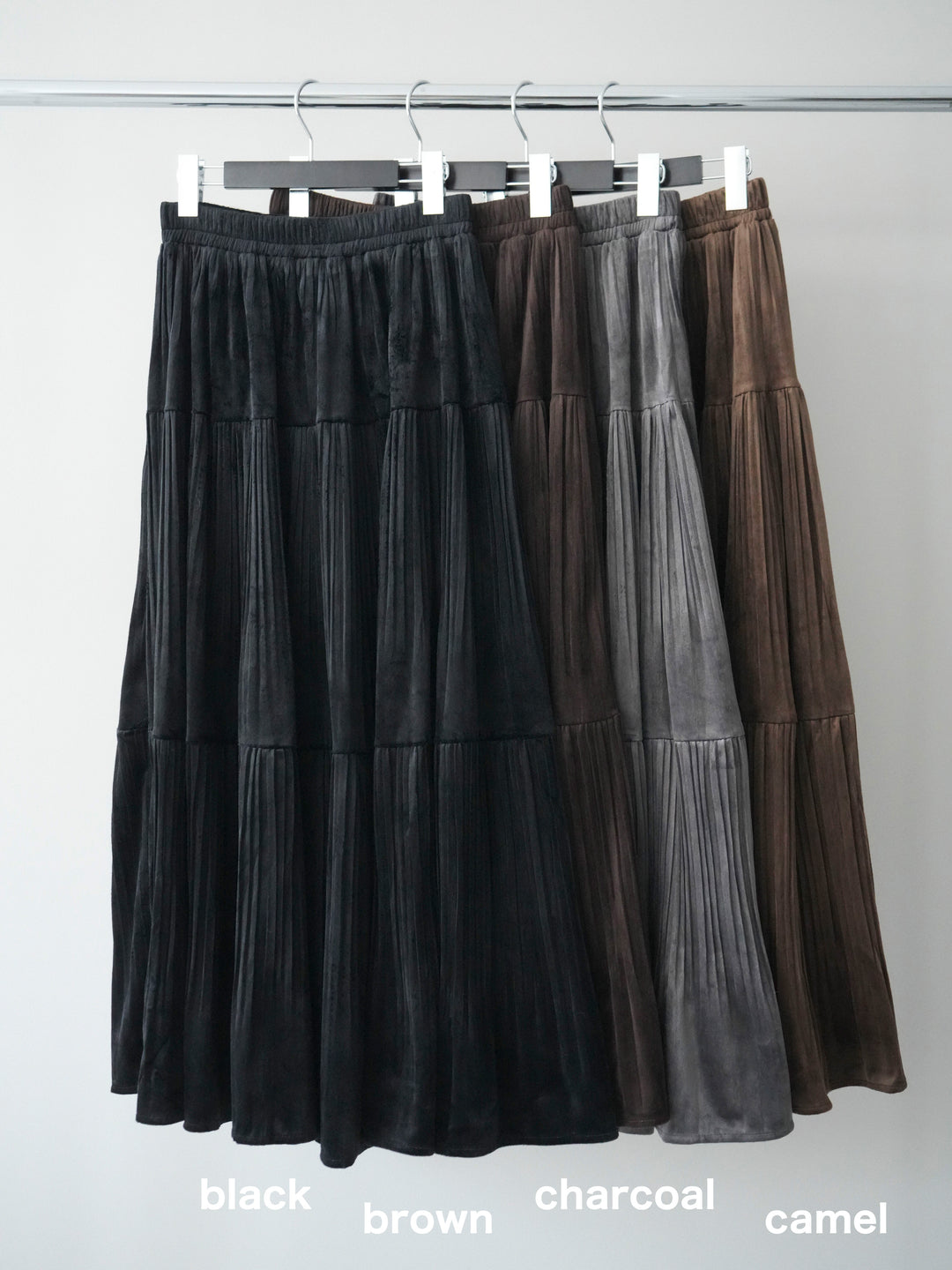 [SET]テープ刺繍ホック開きブークレニットカーディガン+ベロアティアードワッシャースカート(2set)