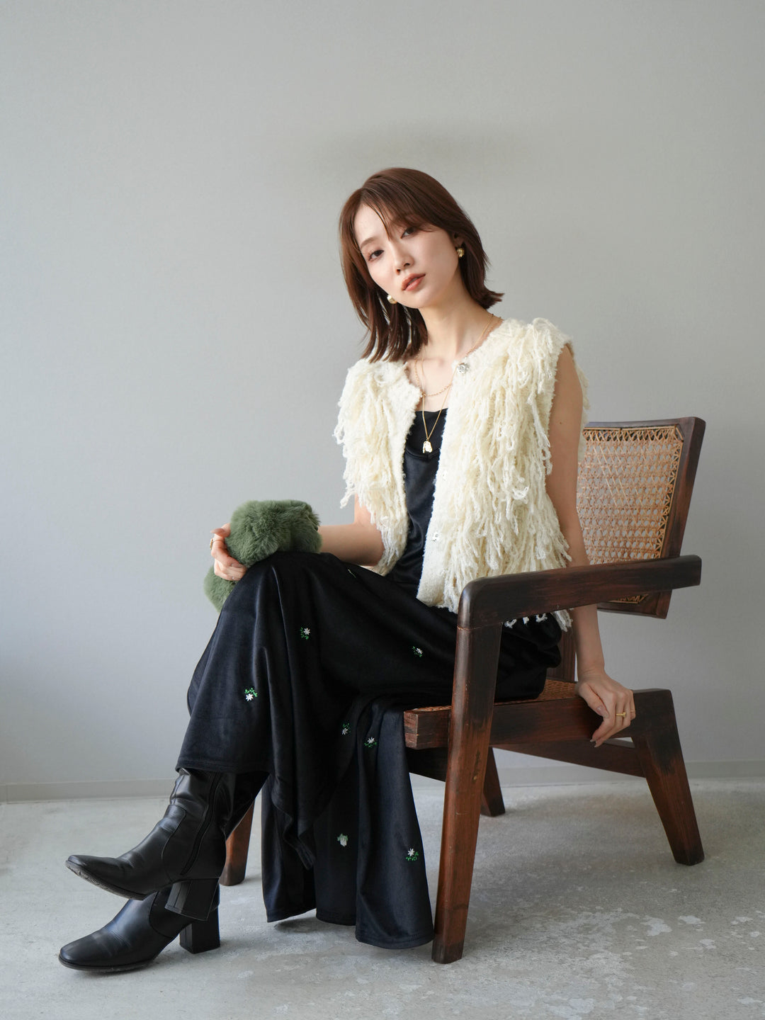 [予約]フラワー刺繍ベロアキャミワンピース/ブラック