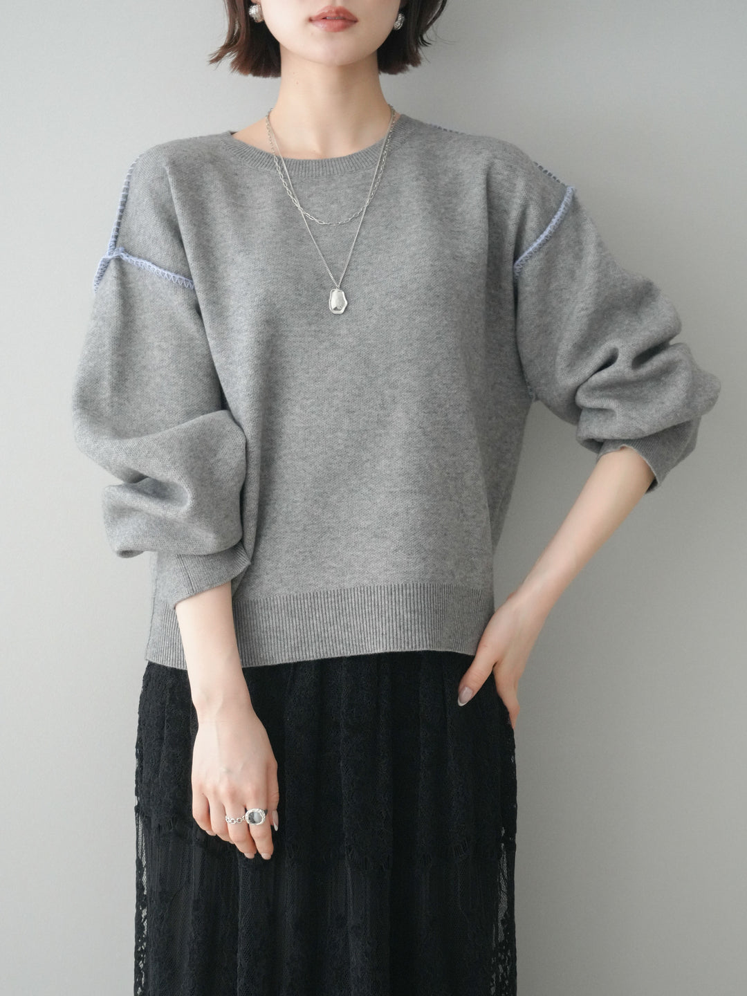 [予約]バックロゴ刺繍配色ステッチニットプルオーバー/gray