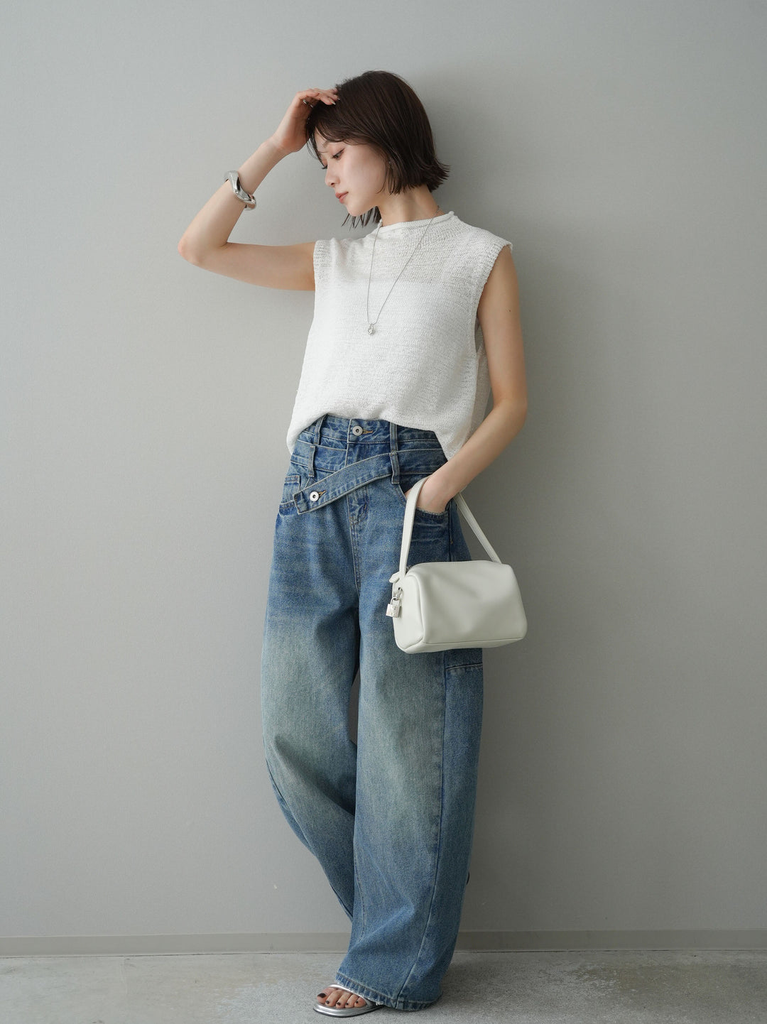 【套裝】無袖亞麻質感透視針織套頭衫 + 不對稱闊腿牛仔褲（兩件套）