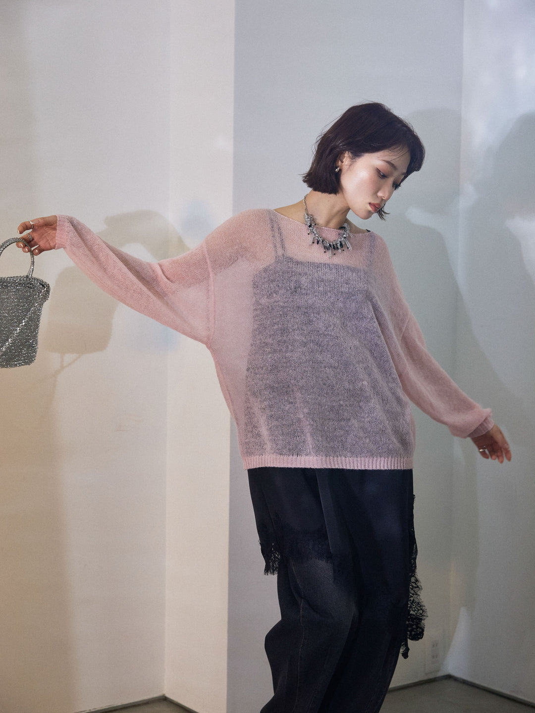 【Allure】[SET]モヘアタッチ透かし編みボートネックニットプルオーバー+アシメカーブデニムパンツ+アシンメトリーサテンレースキャミソール(3set)