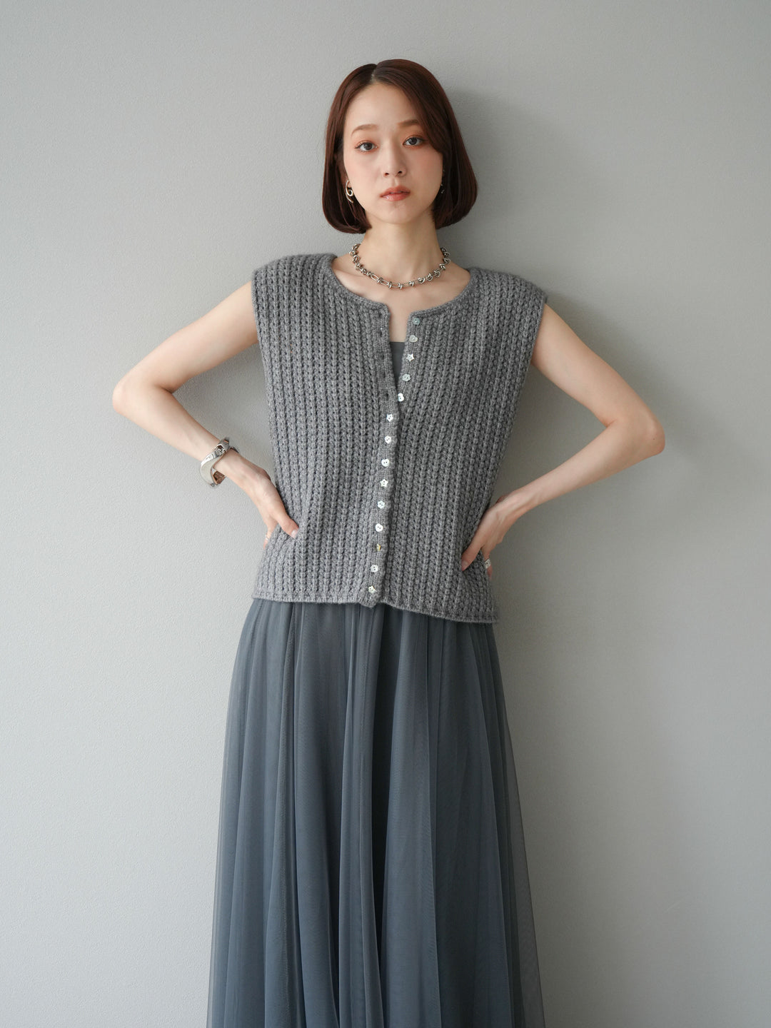 [予約]ランダムボタンニットベスト/チャコール