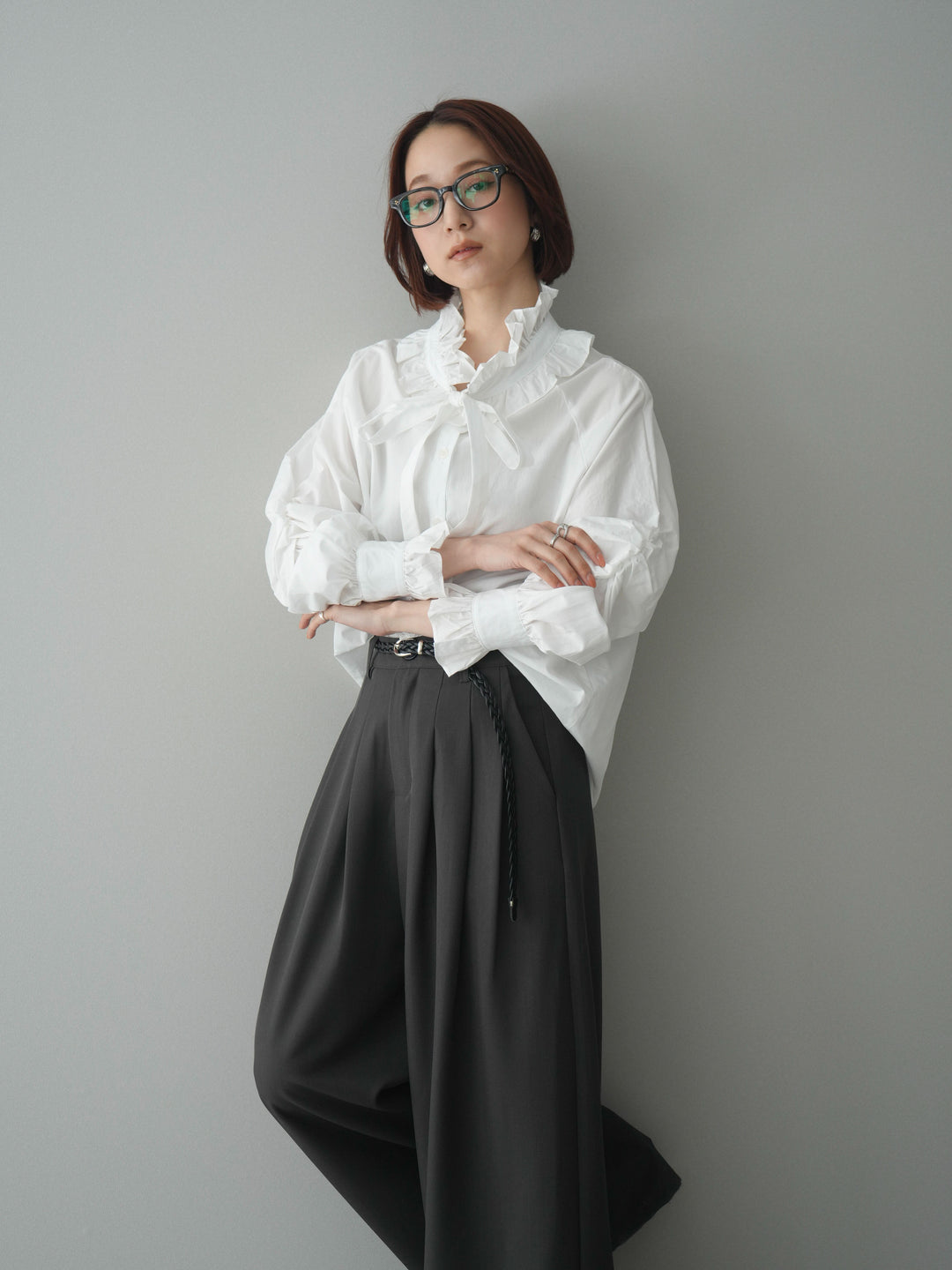 [予約]フリルネックギャザーブラウス/white