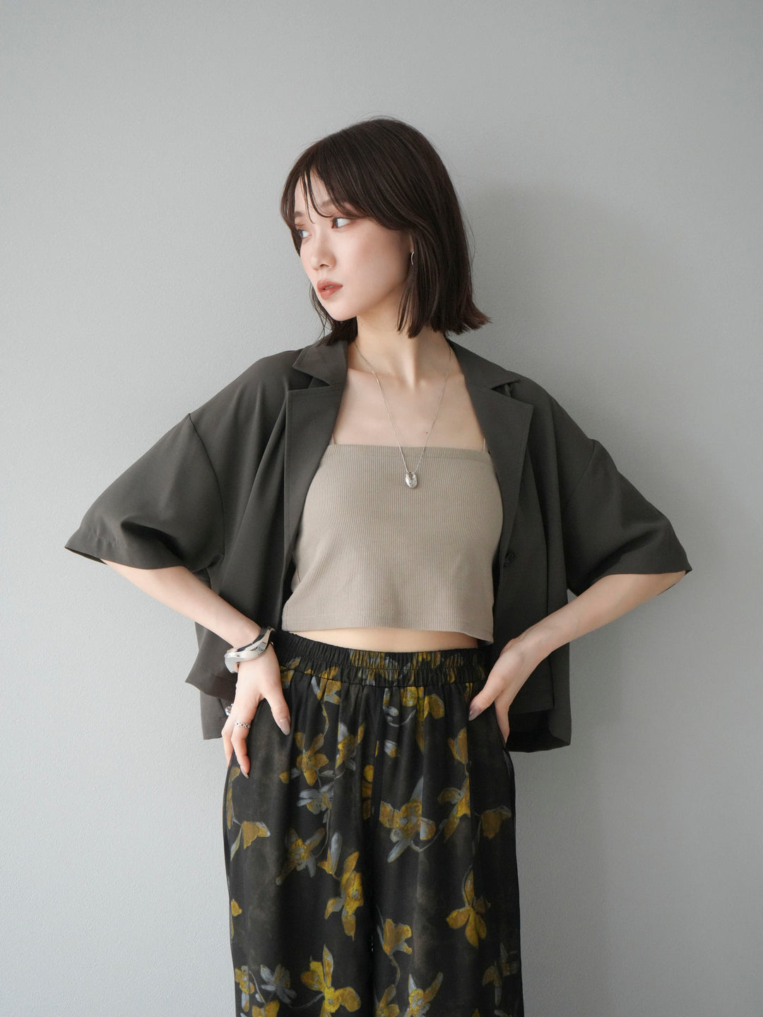 [SET]ハーフショートジャケット+フラワープリントチュールレイヤードパンツ(2set)