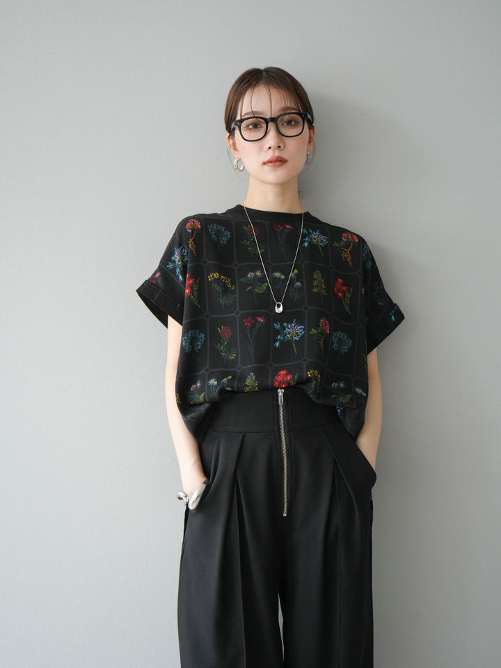 [予約]パッチワークフラワープリントプルオーバー/ブラック