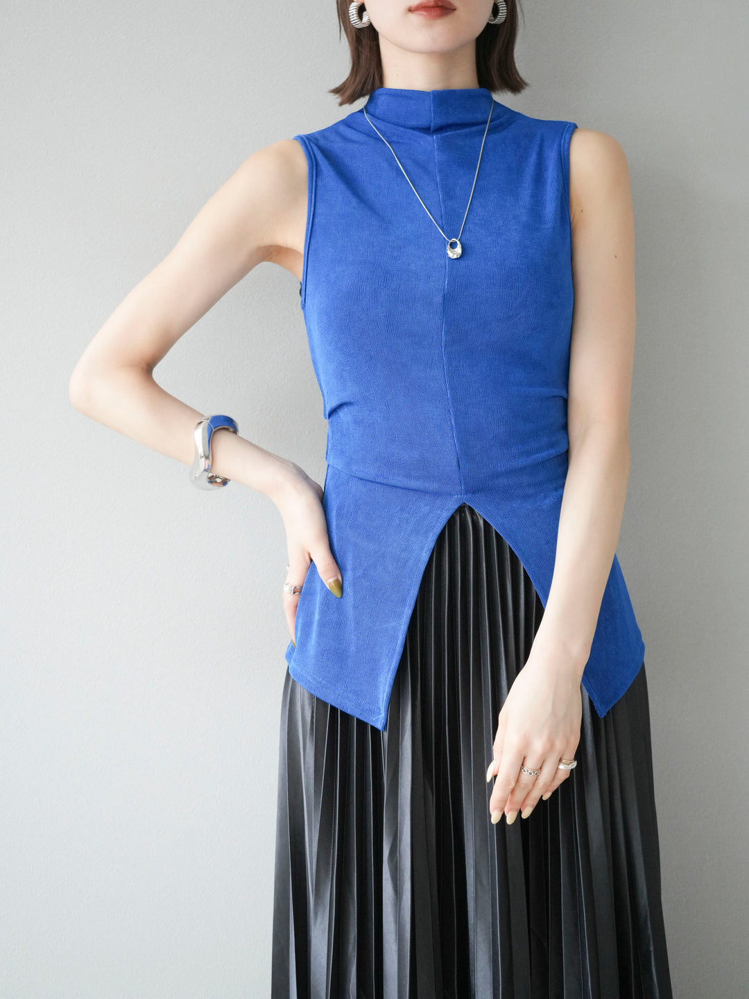 [予約]フロントスリットレーヨンニットトップス/ブルー