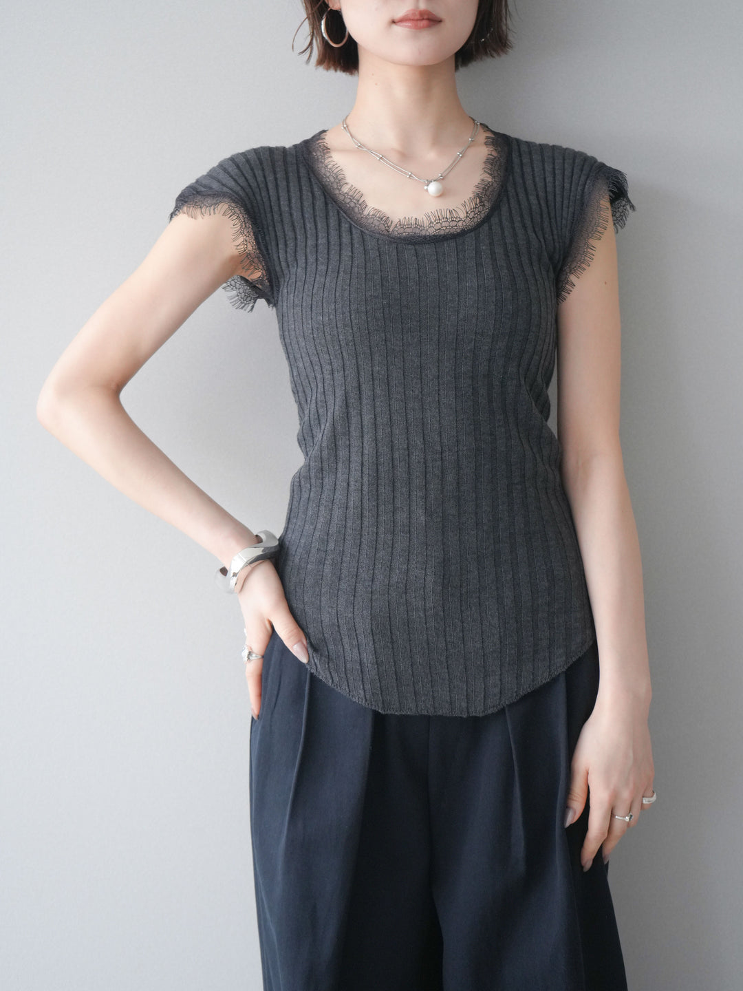 [予約]レーストリムリブニットトップス/charcoal