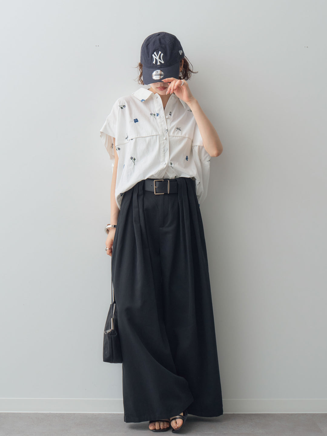 【套裝】花卉刺繡燈籠無袖襯衫+腰帶設計環扣闊腿褲（兩件套）