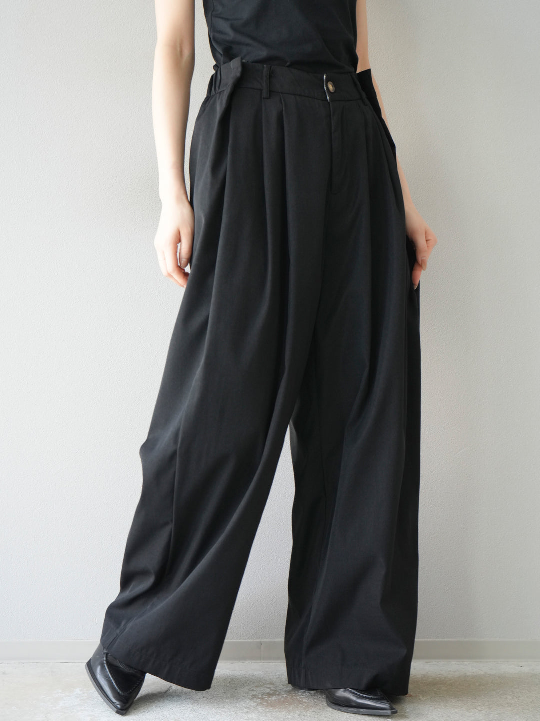 [予約]タックデザインワイドパンツ/ブラック