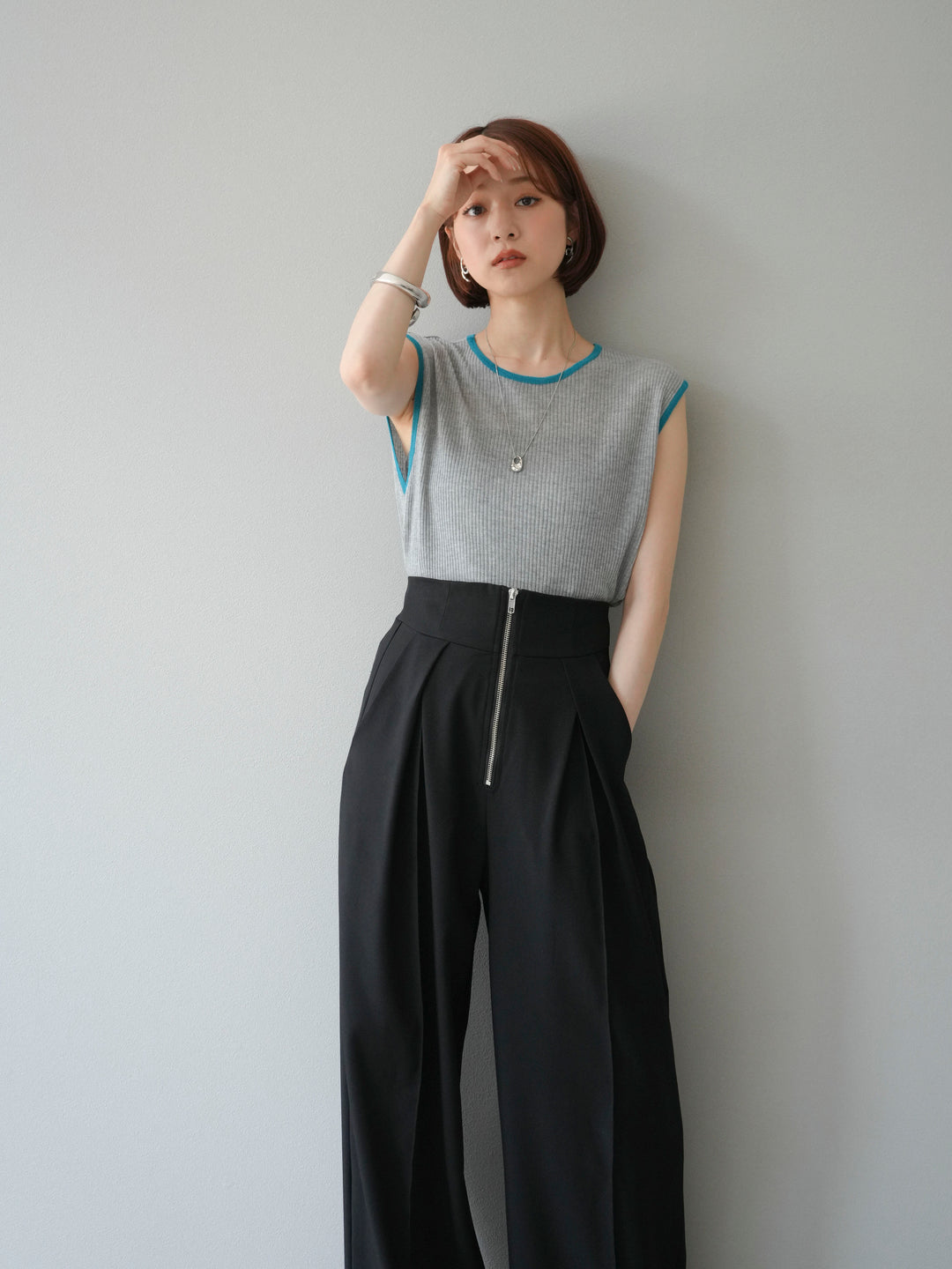 [予約]リネンタッチ配色ニットノースリーブプルオーバー/モクグレー