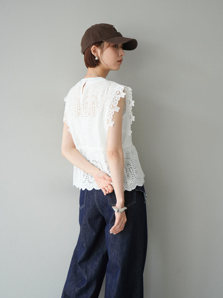 [SET] 扇貝刺繡蕾絲上衣 + 臀部設計牛仔褲 (2set)