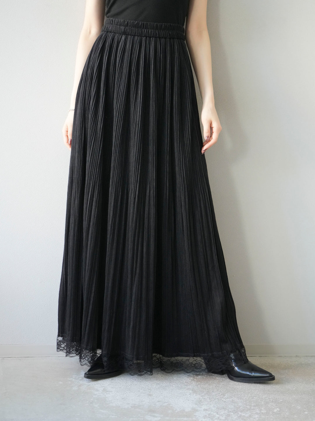 [予約]裾レーススウェードプリーツマキシスカート/ブラック