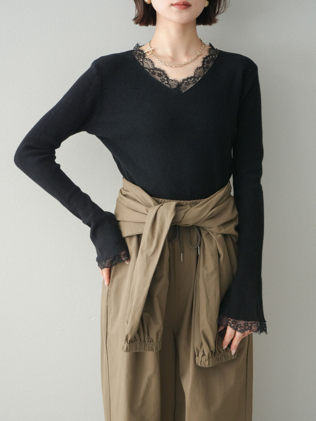 [予約]レースドッキングVネックニットトップス/black