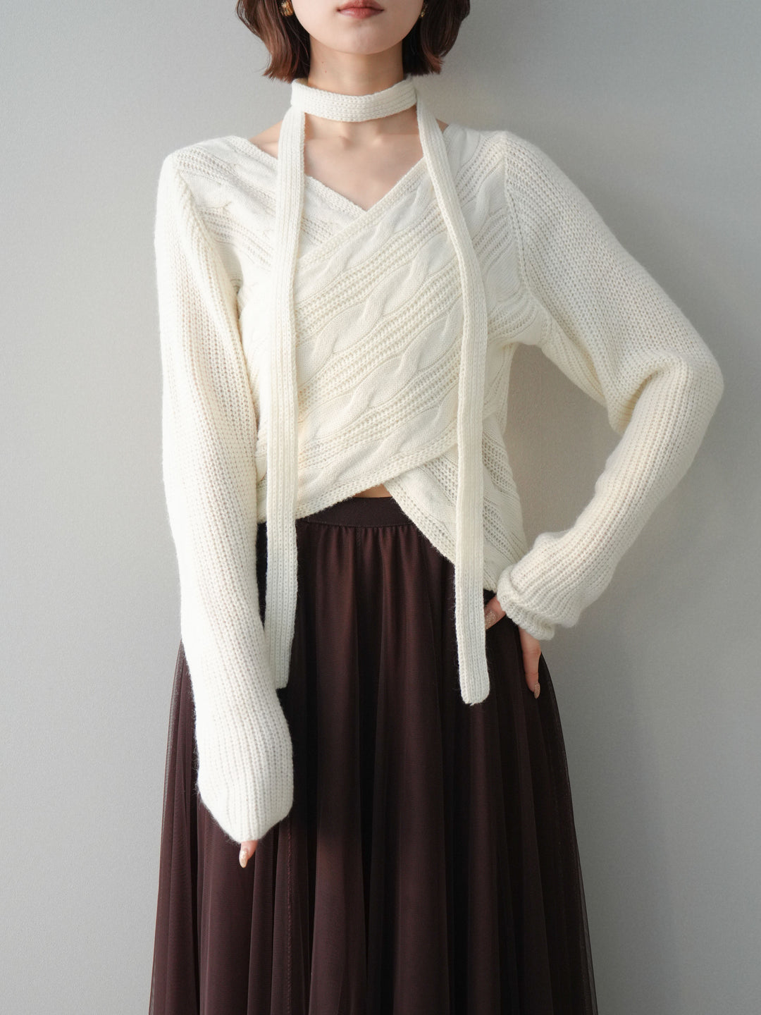 [予約]ケーブル編みクロスニットトップス/white