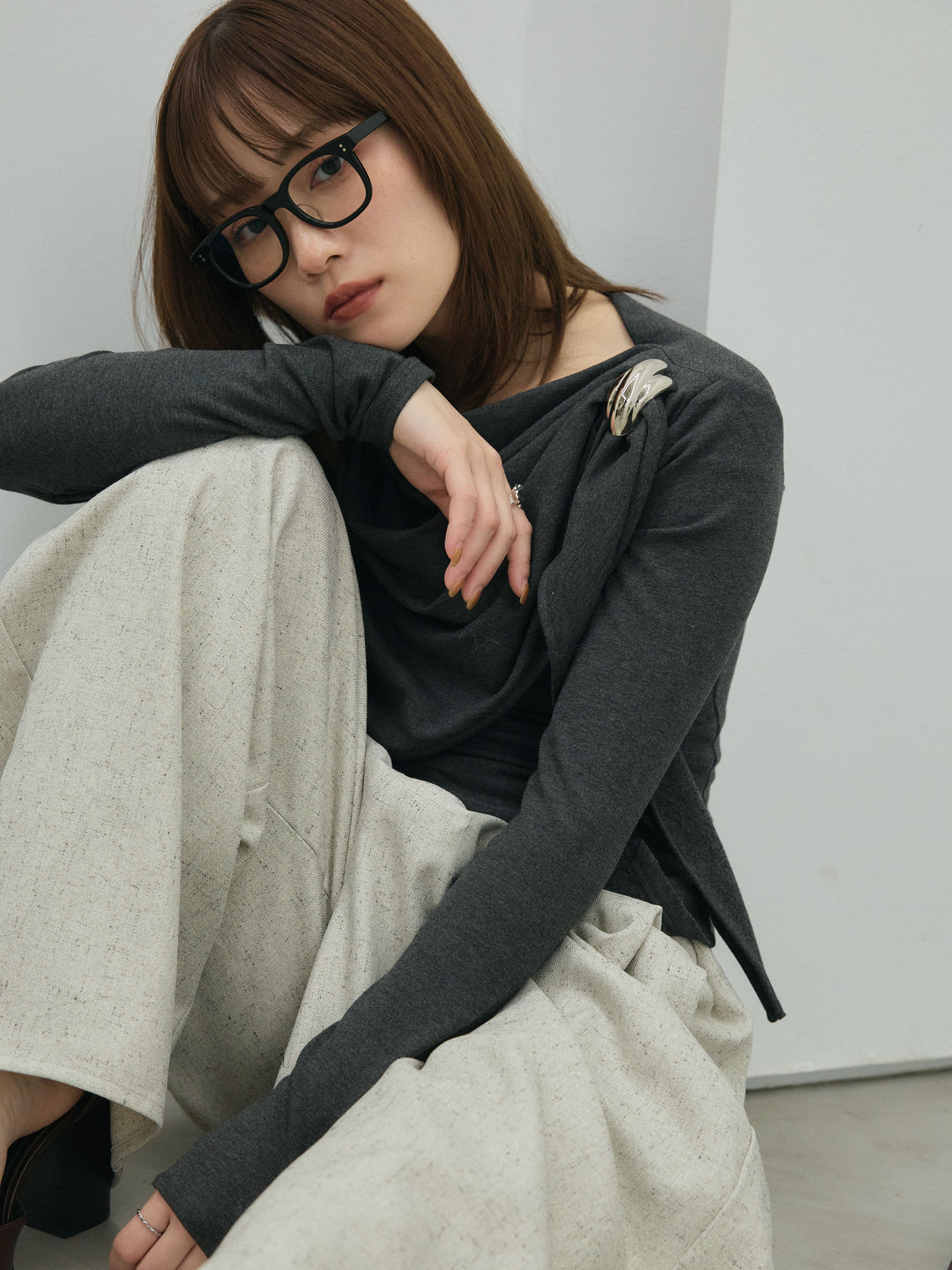 [予約]ブローチ付ドレープ裏起毛トップス/gray