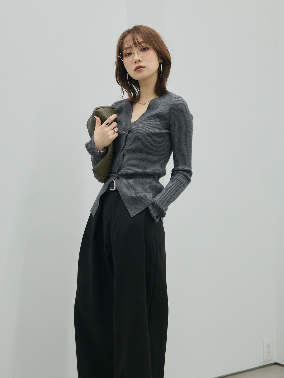 【Allure】[SET]フロントツイストリブニットトップス+ループデザインツイルワイドパンツ(2set)